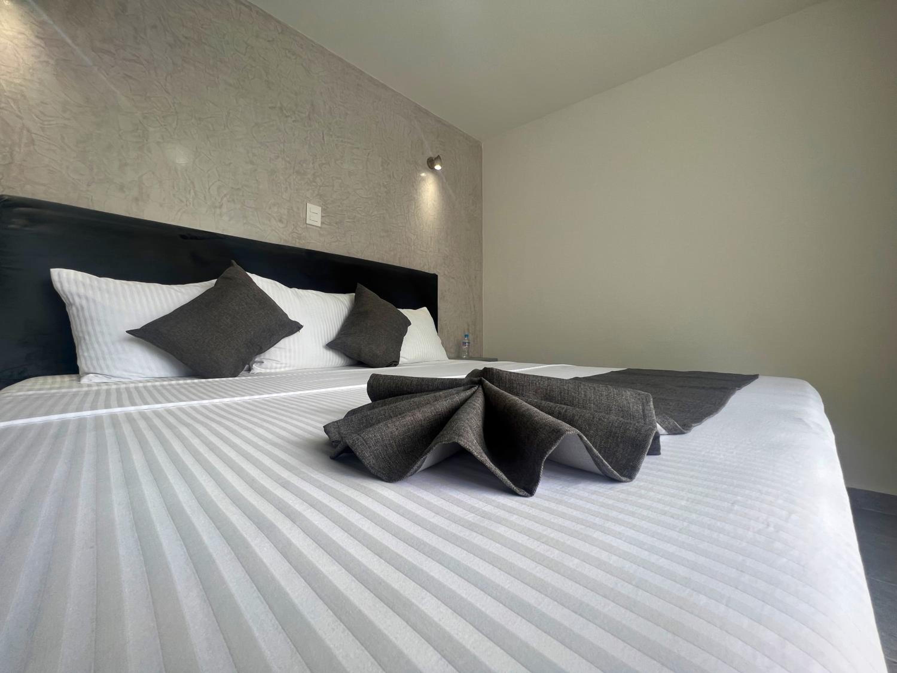 Deluxe Double Room with Balcony photo 2