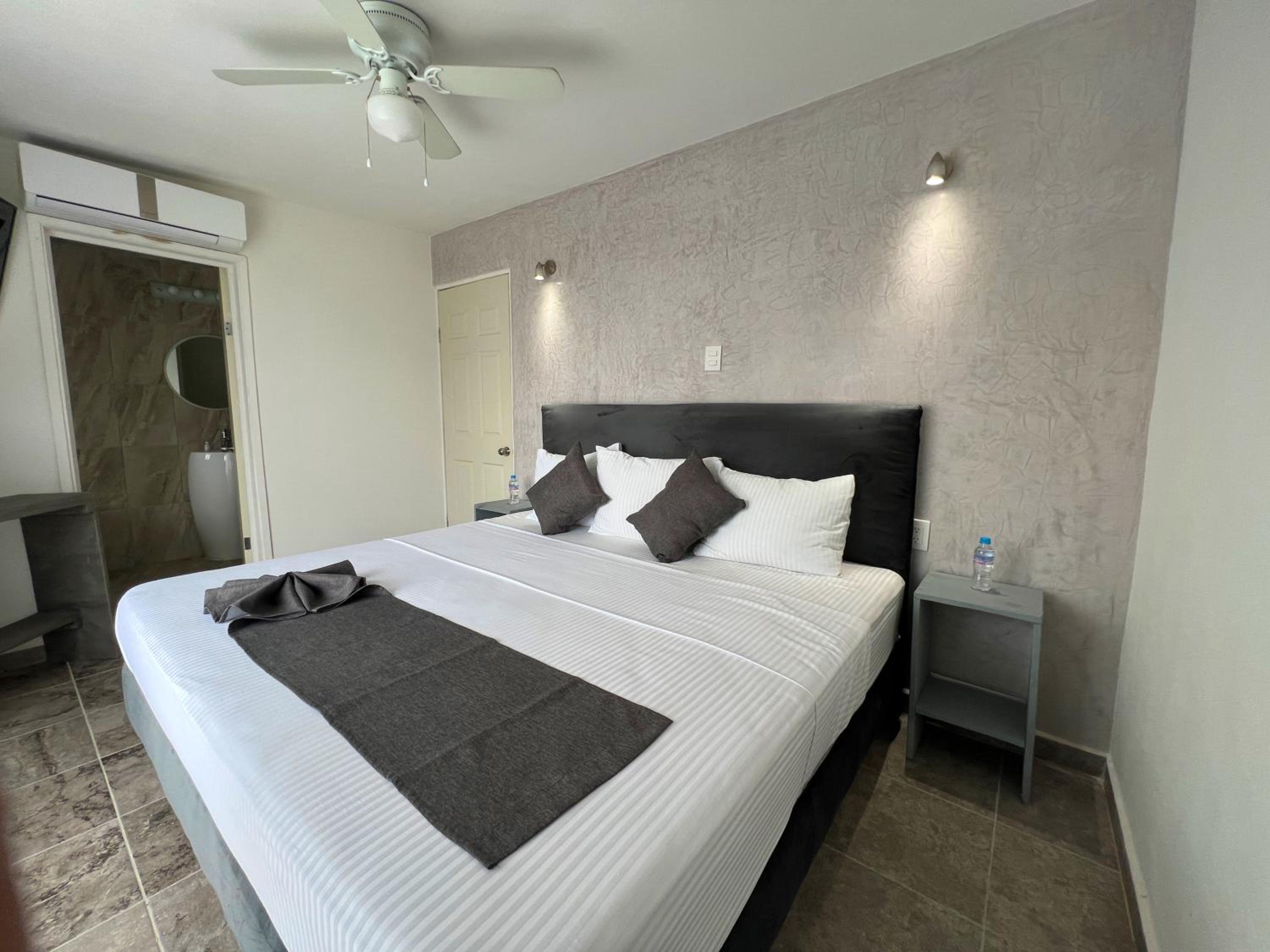 Deluxe Double Room with Balcony photo 1