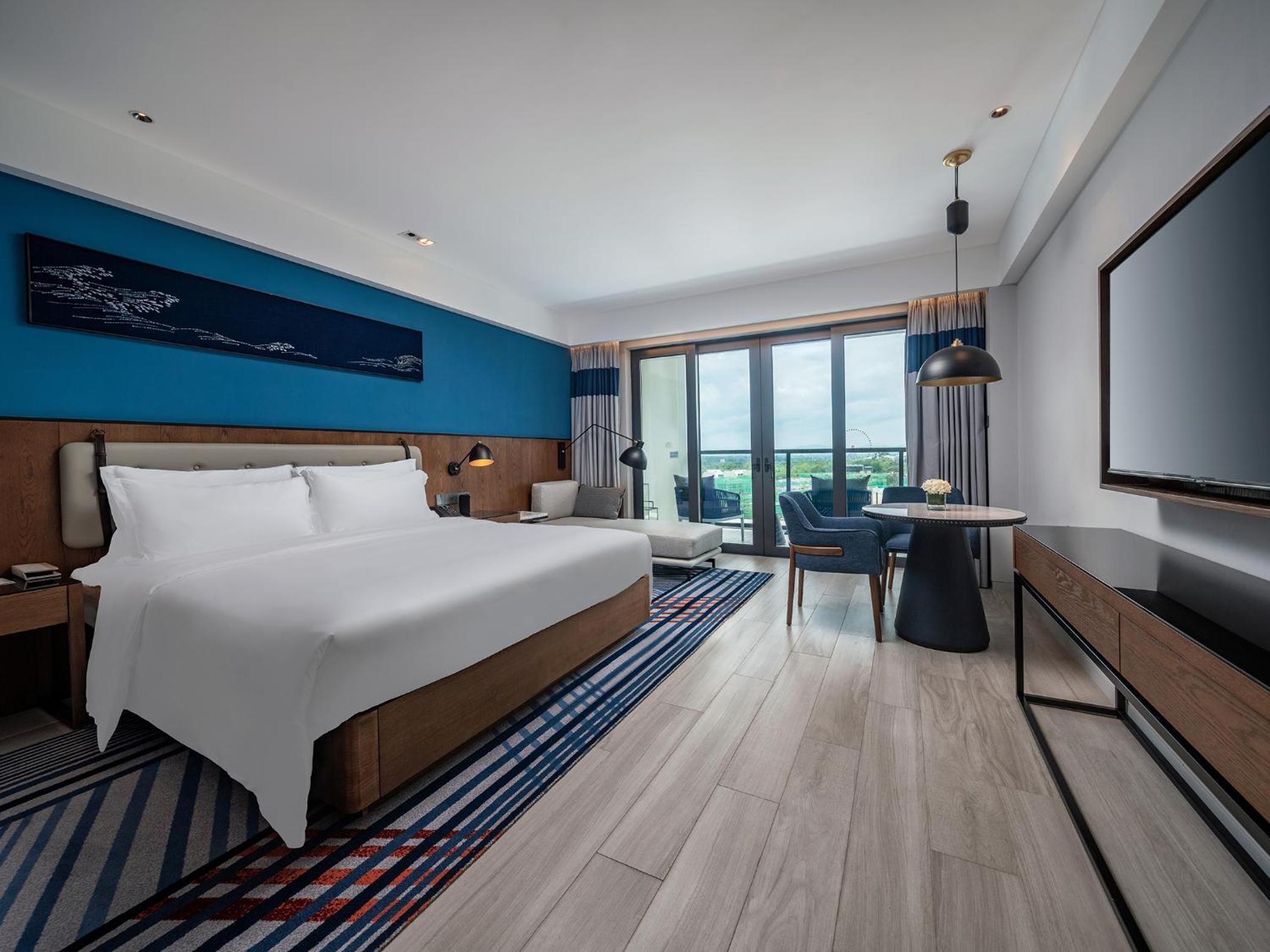 Deluxe Queen Room