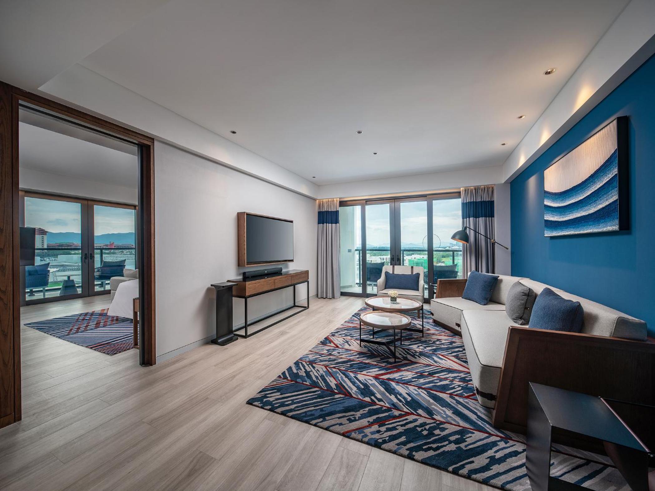 Deluxe Suite