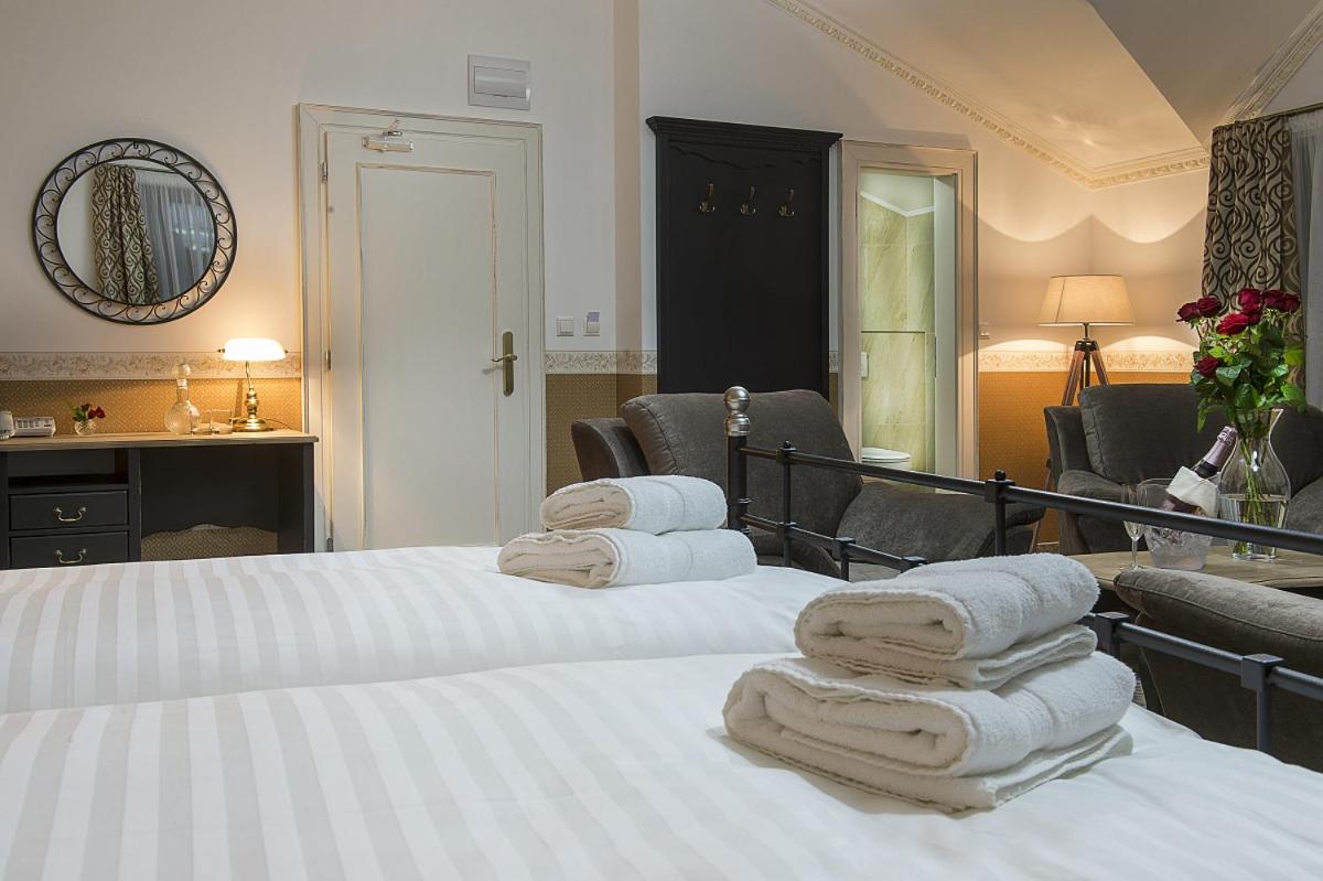 Deluxe Double Room with Balcony photo 2