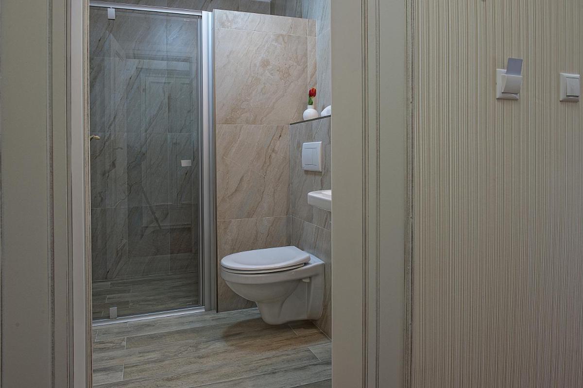 Deluxe Double Room with Balcony photo 3