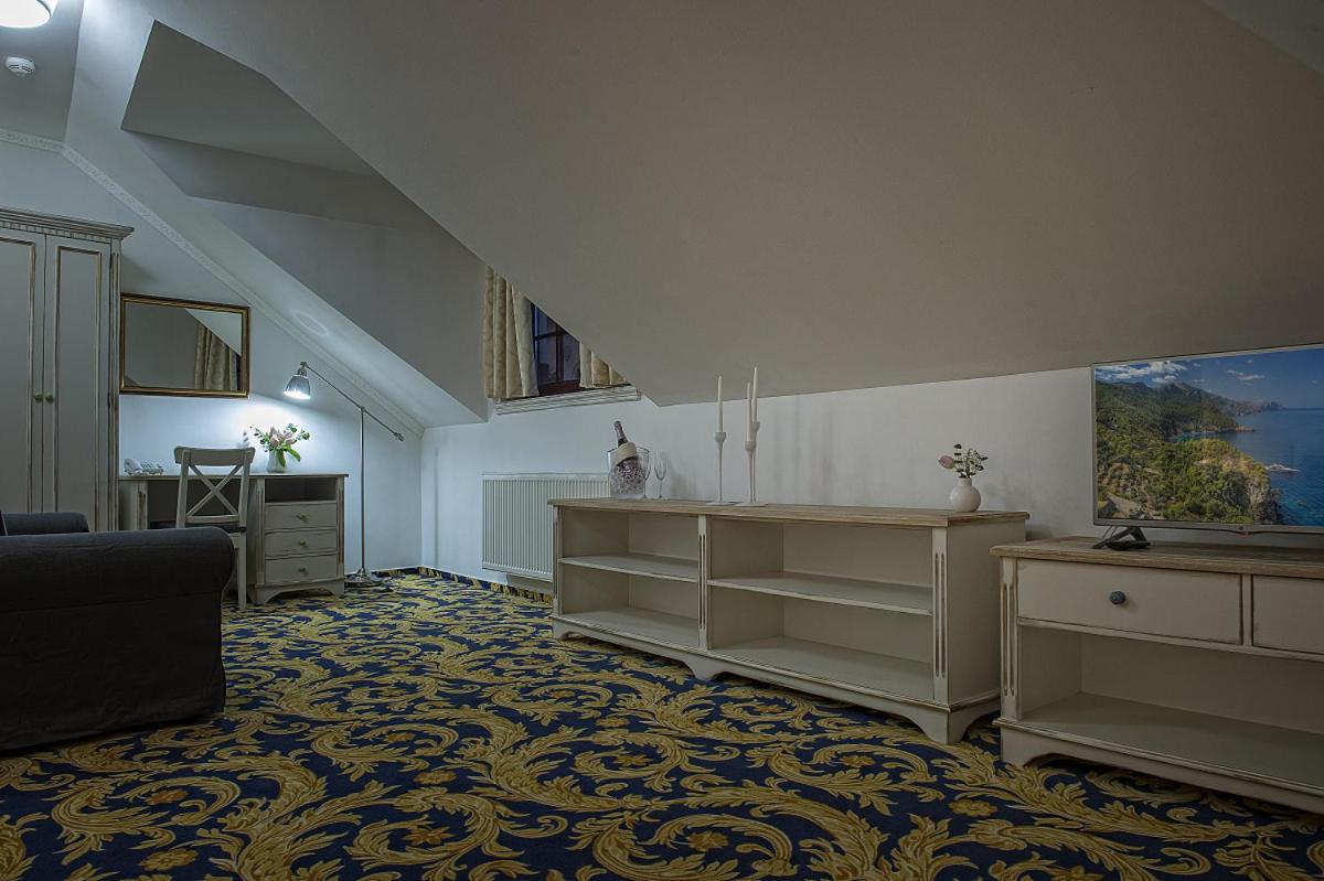 Family Room photo 2