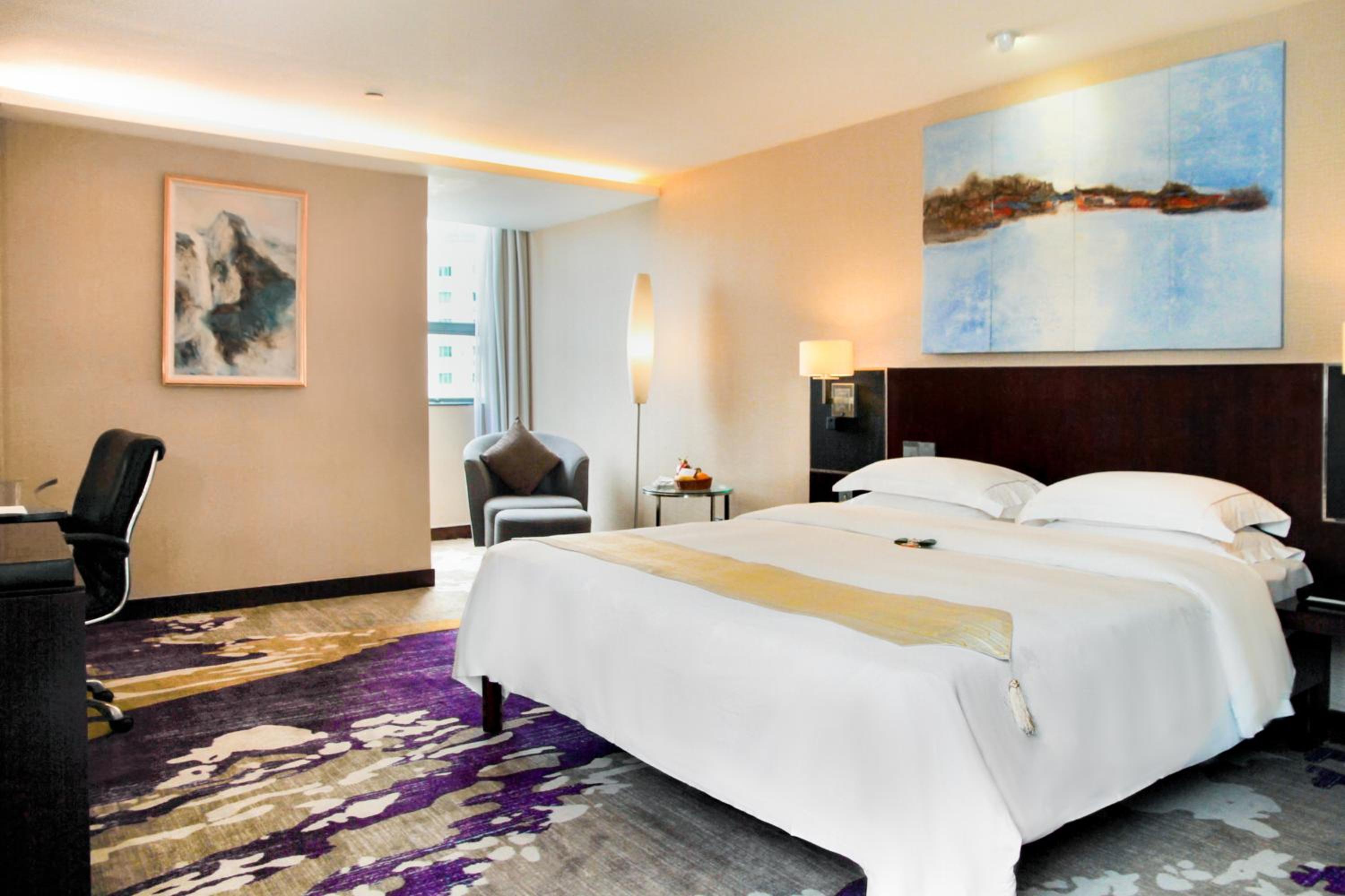 Deluxe Queen Room