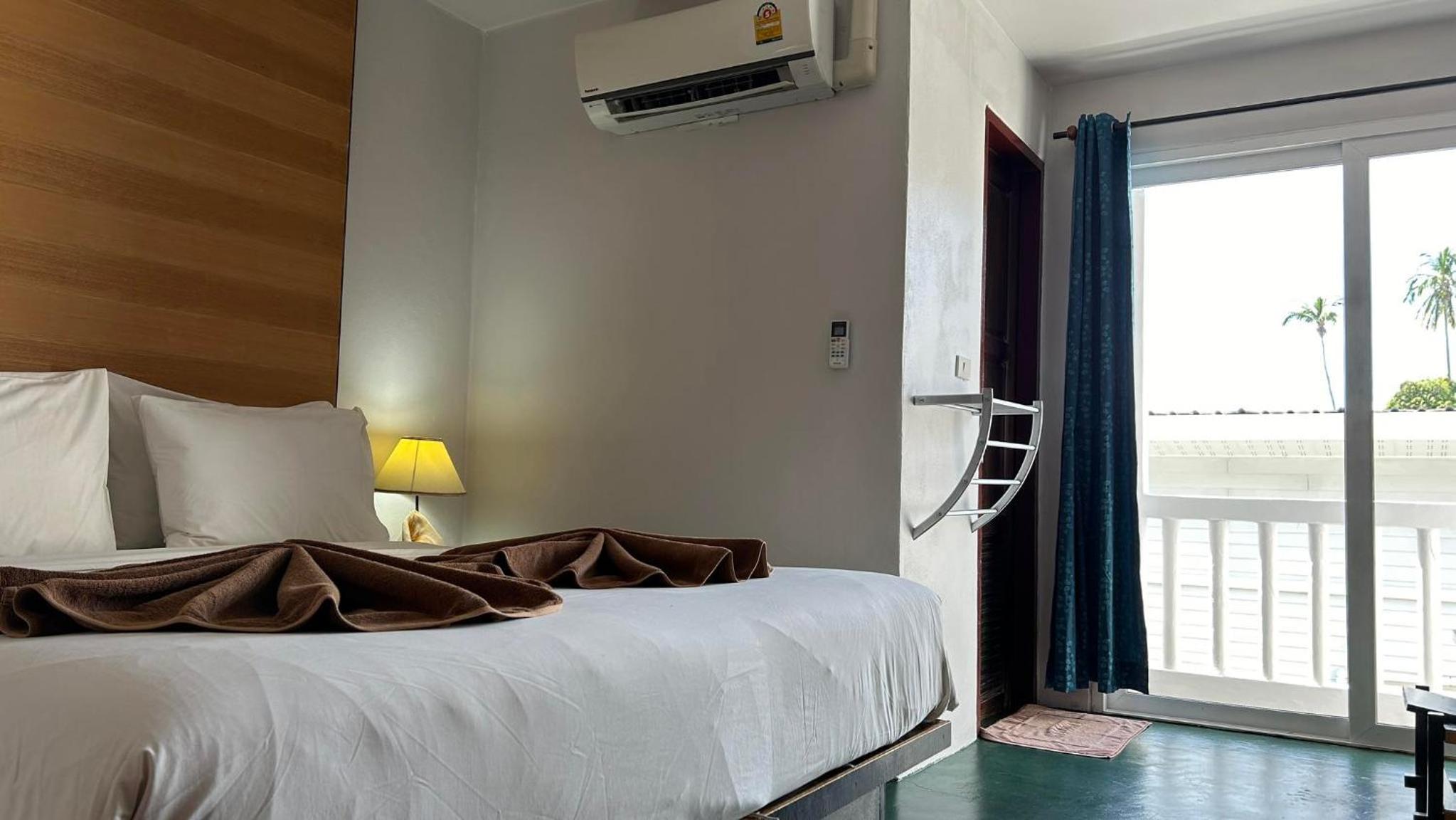 Double Room with Balcony - Photo 6