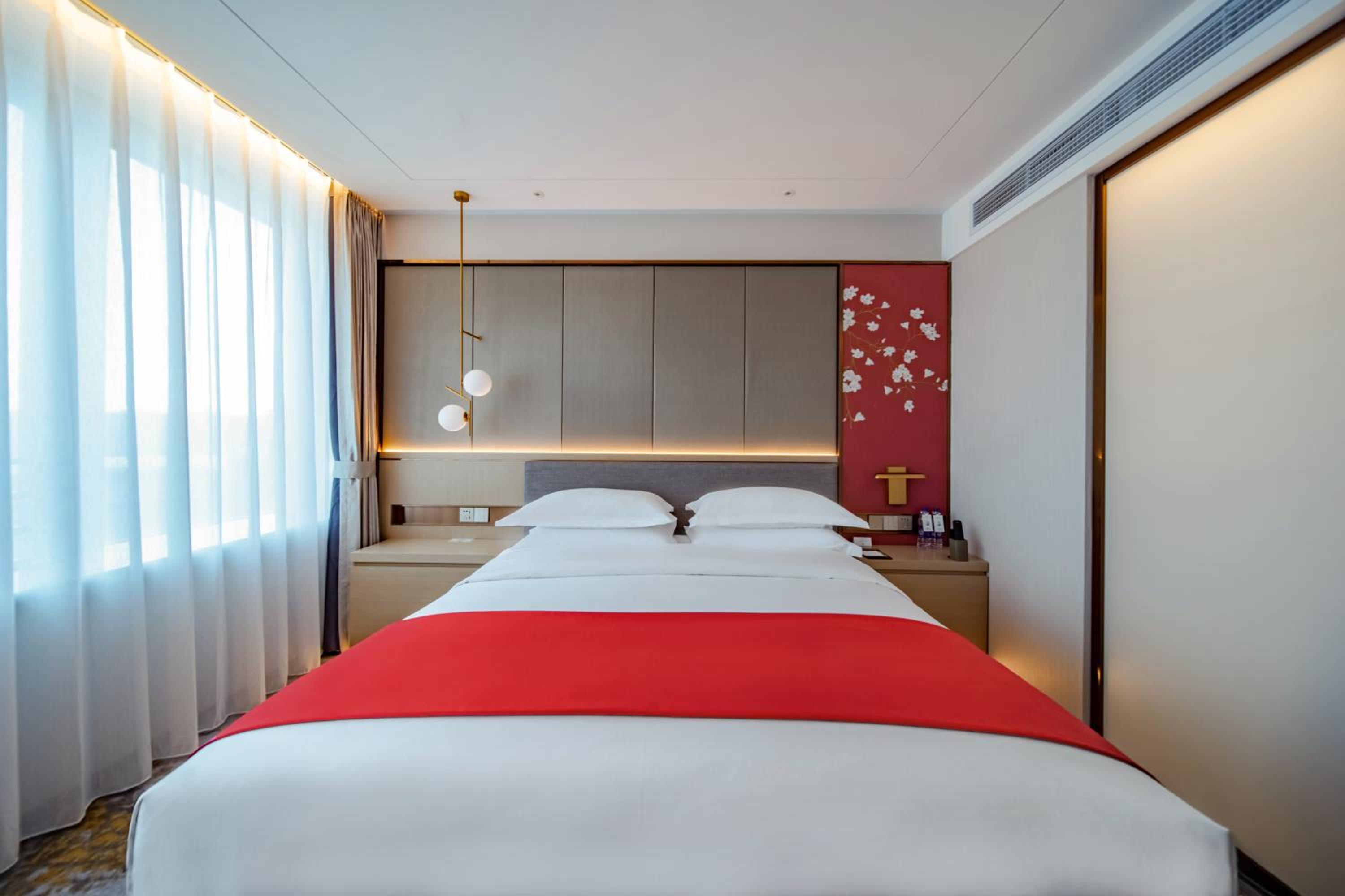 Superior King Room(30% discount in Chinese Restaurant except drinks and sea food)