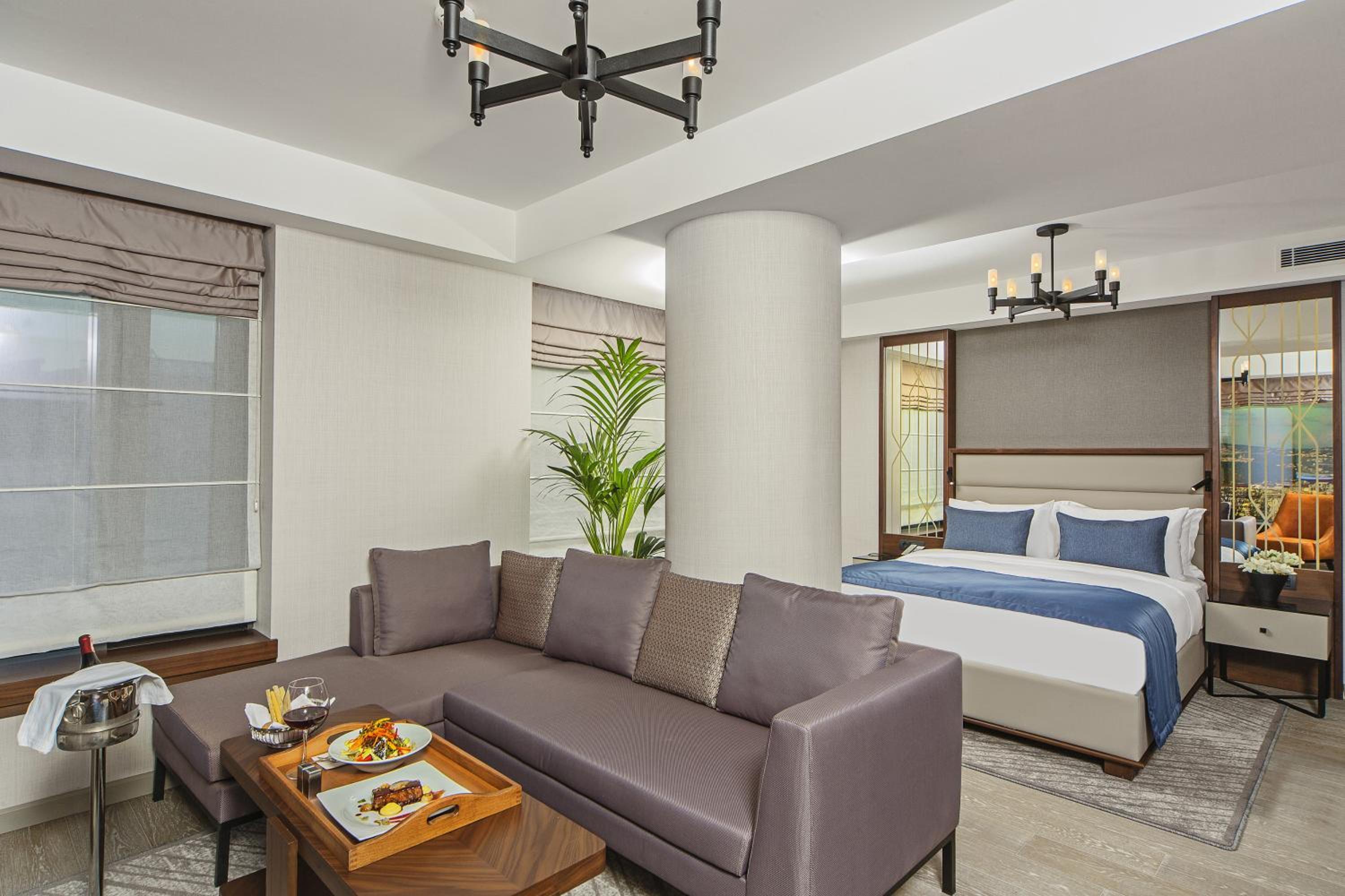 Luxury Corner Room photo 1