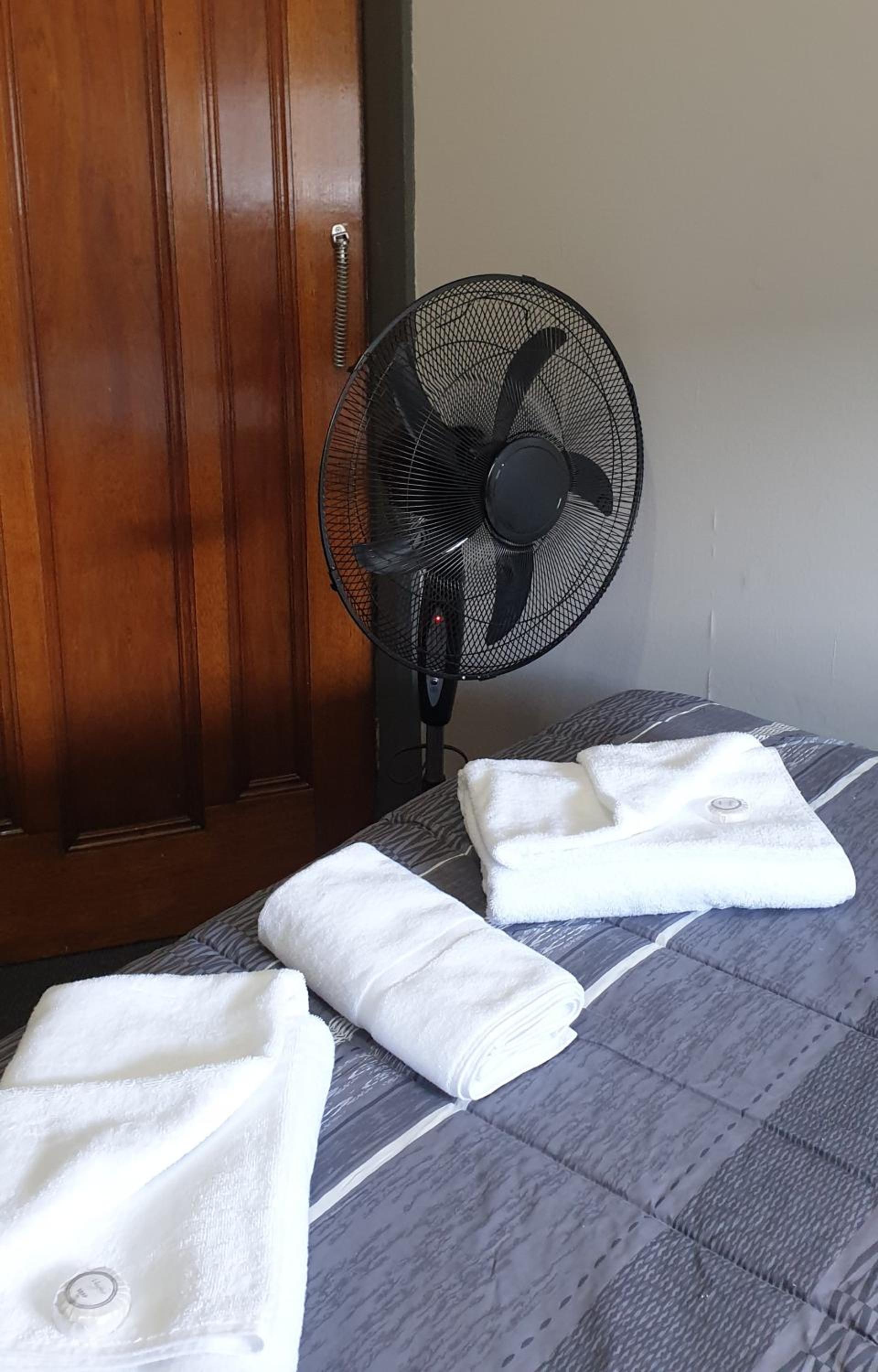 Budget Double Room photo 3
