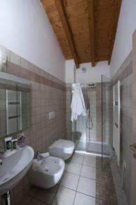 Double Room - Photo 11