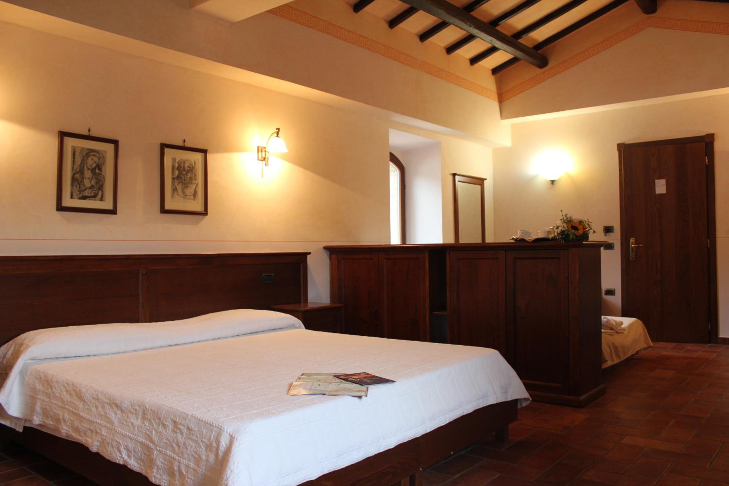 Quadruple Room - Photo 11