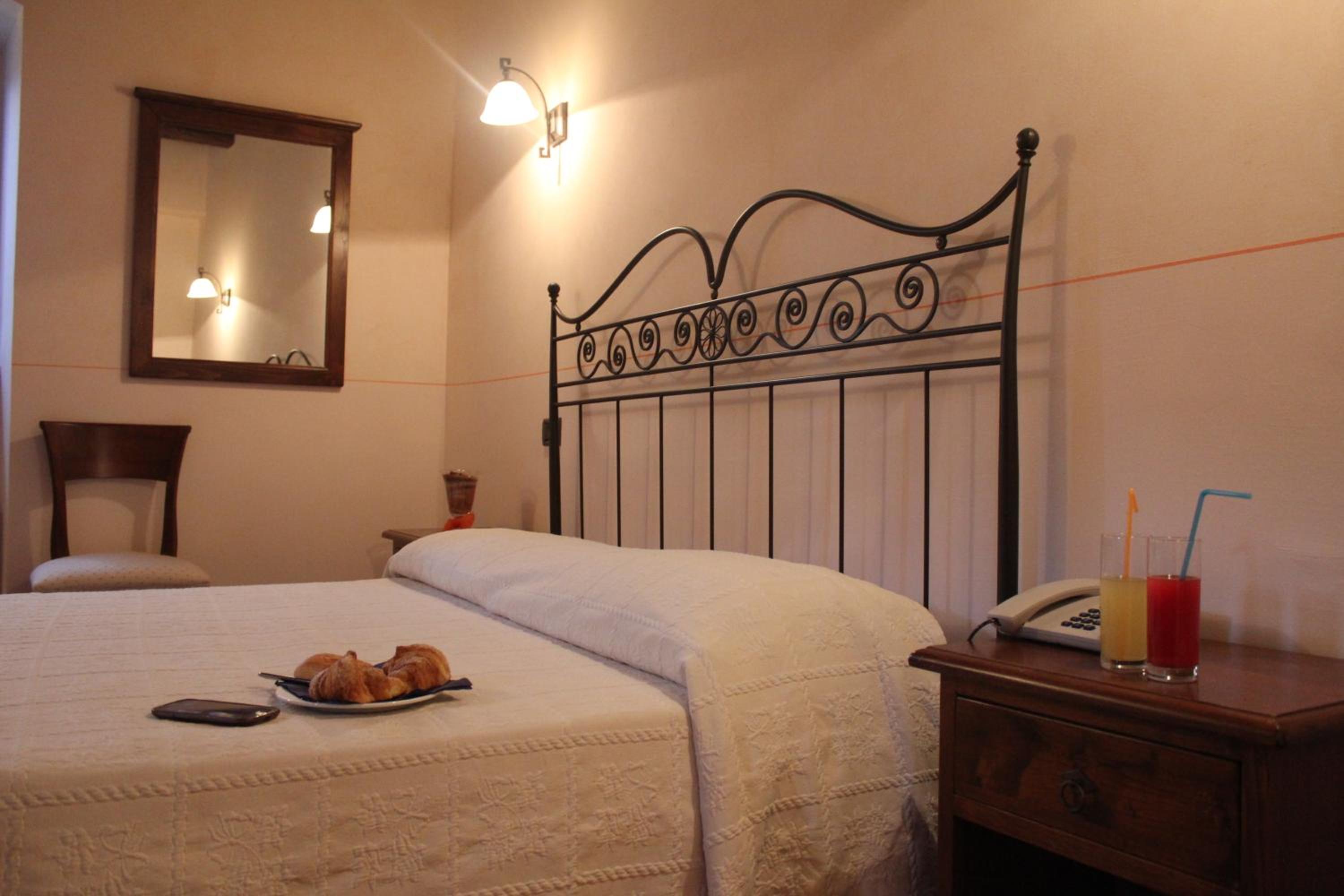 Double Room - Photo 7