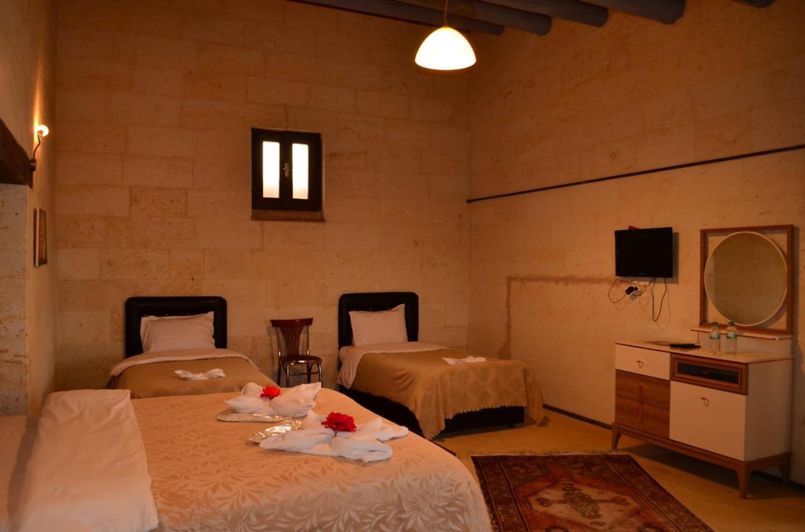 Quadruple Room With Bath photo 3