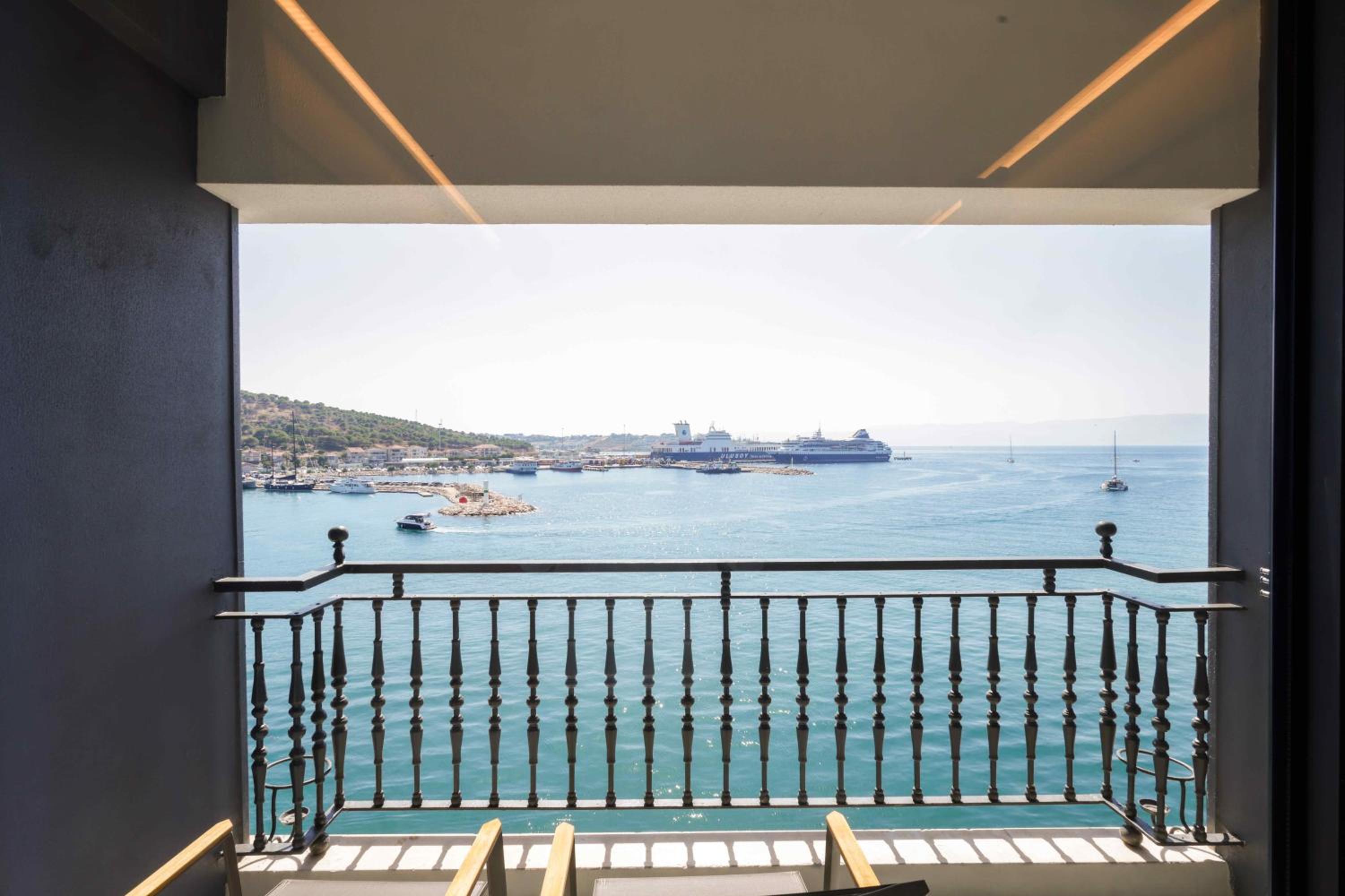 Double Room with Balcony and Sea View - Photo 2