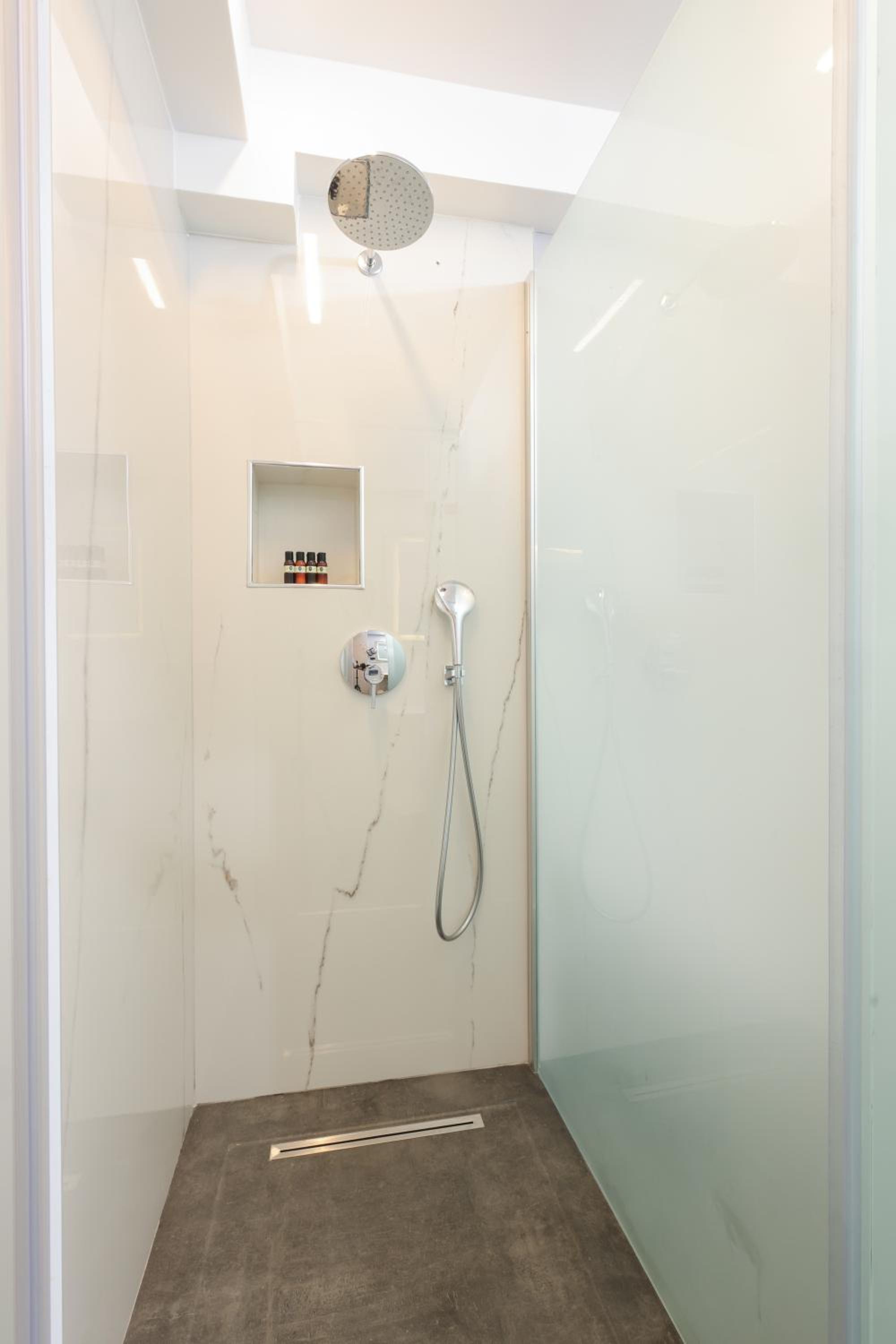 Suite with Hot Tub - Photo 11