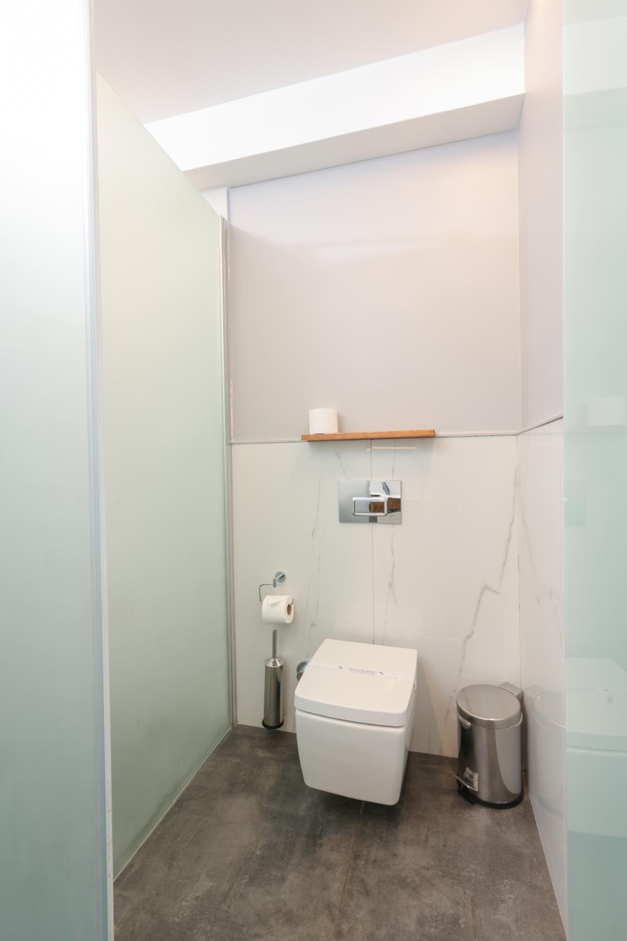 Suite with Hot Tub - Photo 12