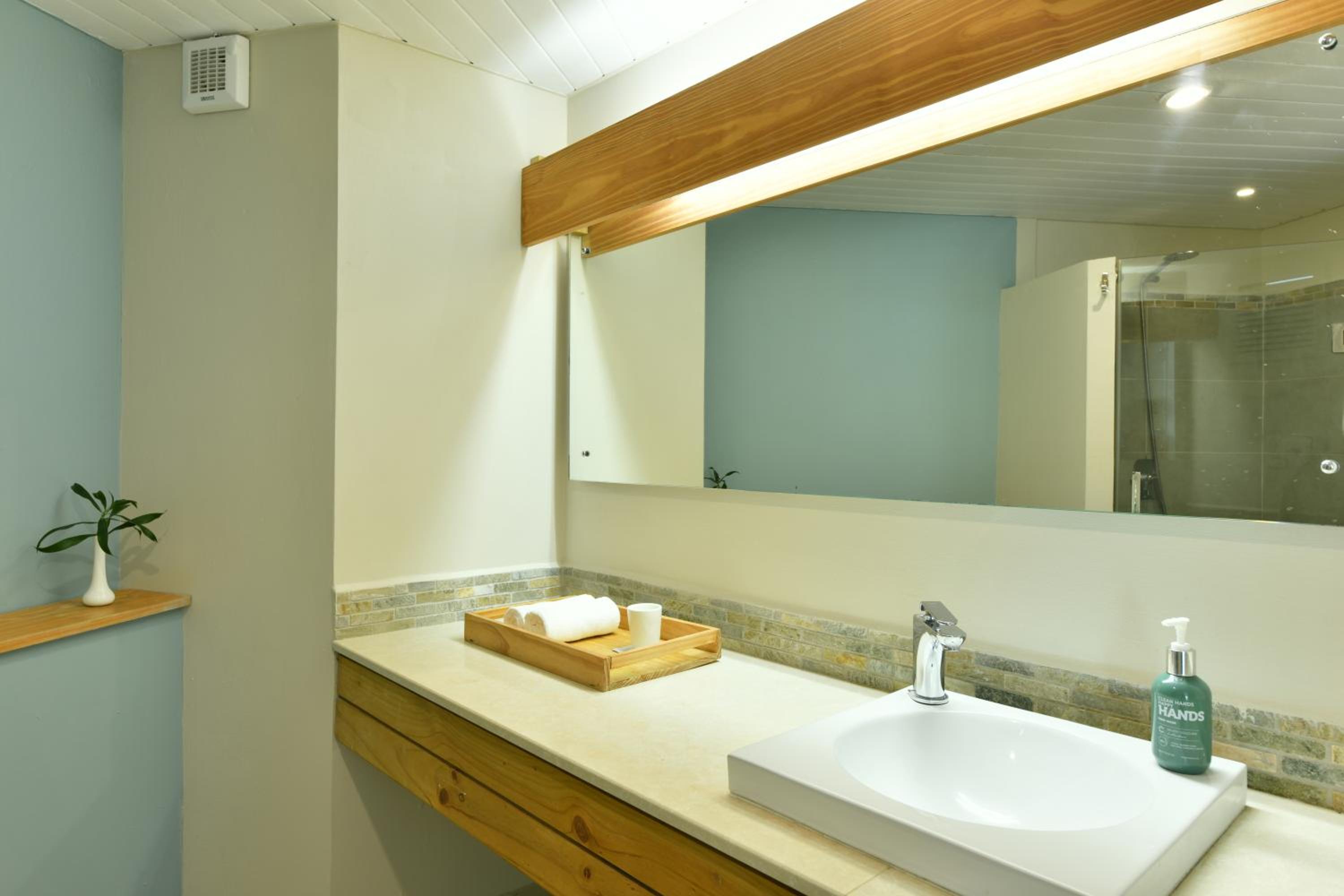 Comfort Room - Photo 3
