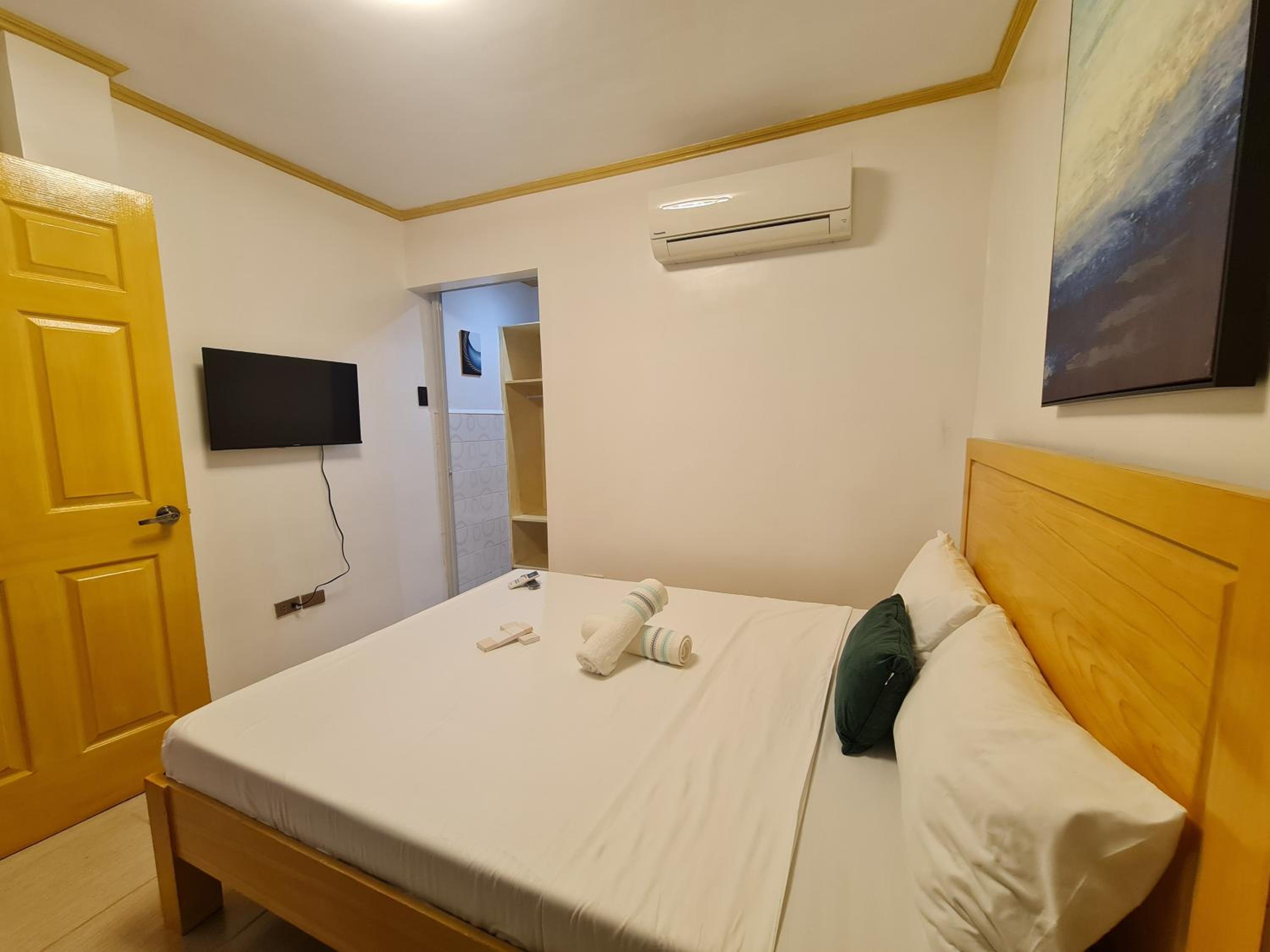 Standard Queen Room - Photo 5