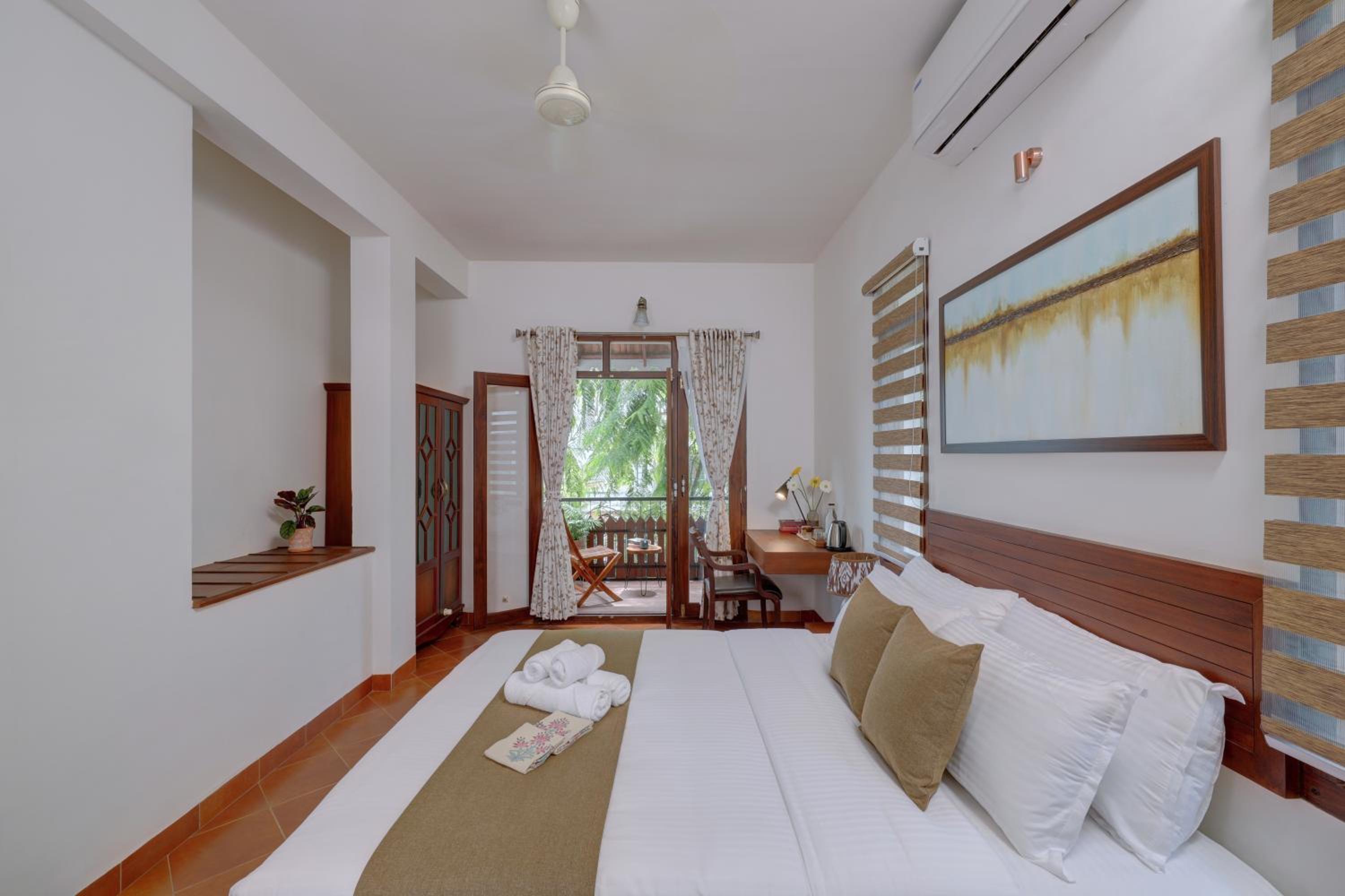 Deluxe Double Room with Balcony photo 1