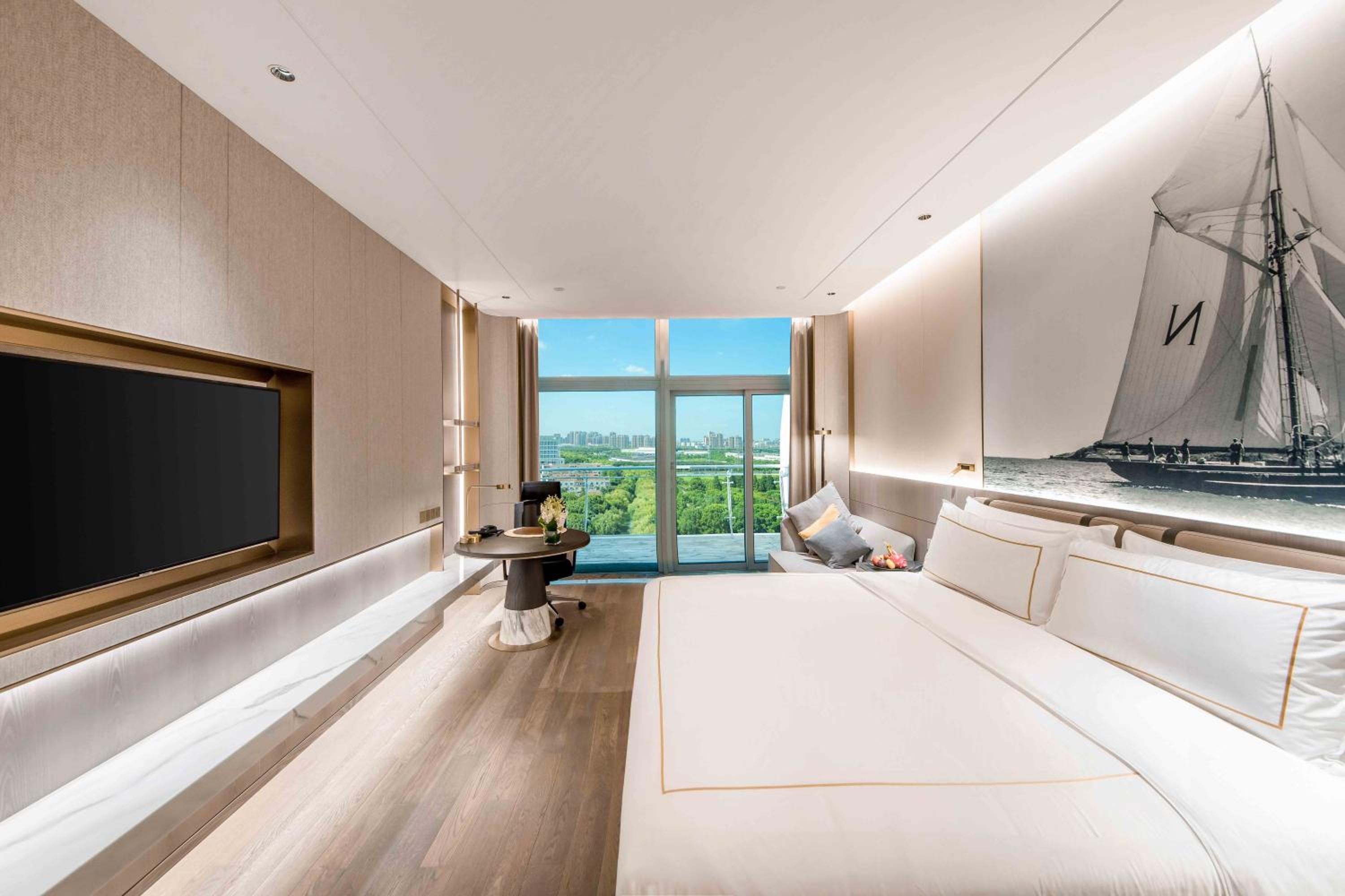 Premium King Room with Lounge Access - High Floor