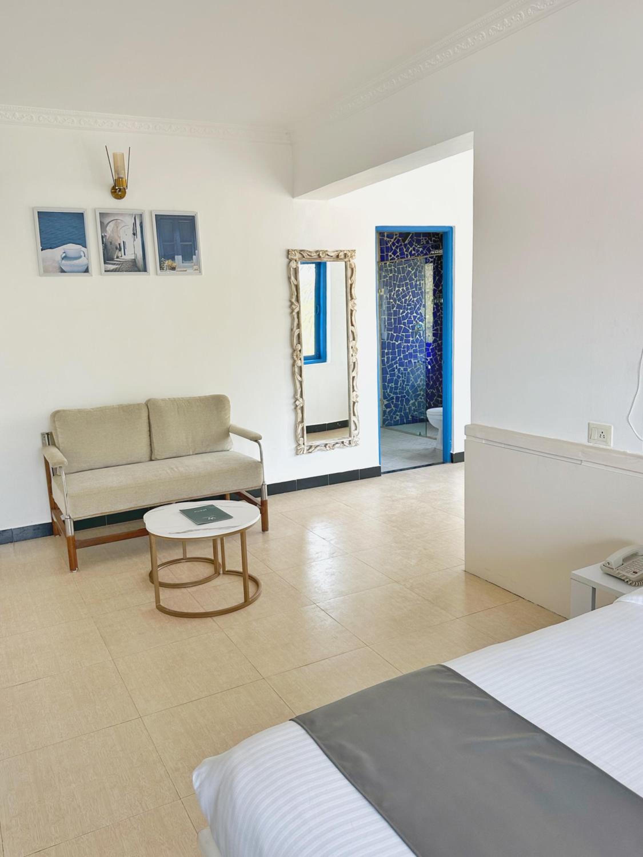 Suite - 15% Discount on Food & Non-Alcoholic Beverages - Photo 1