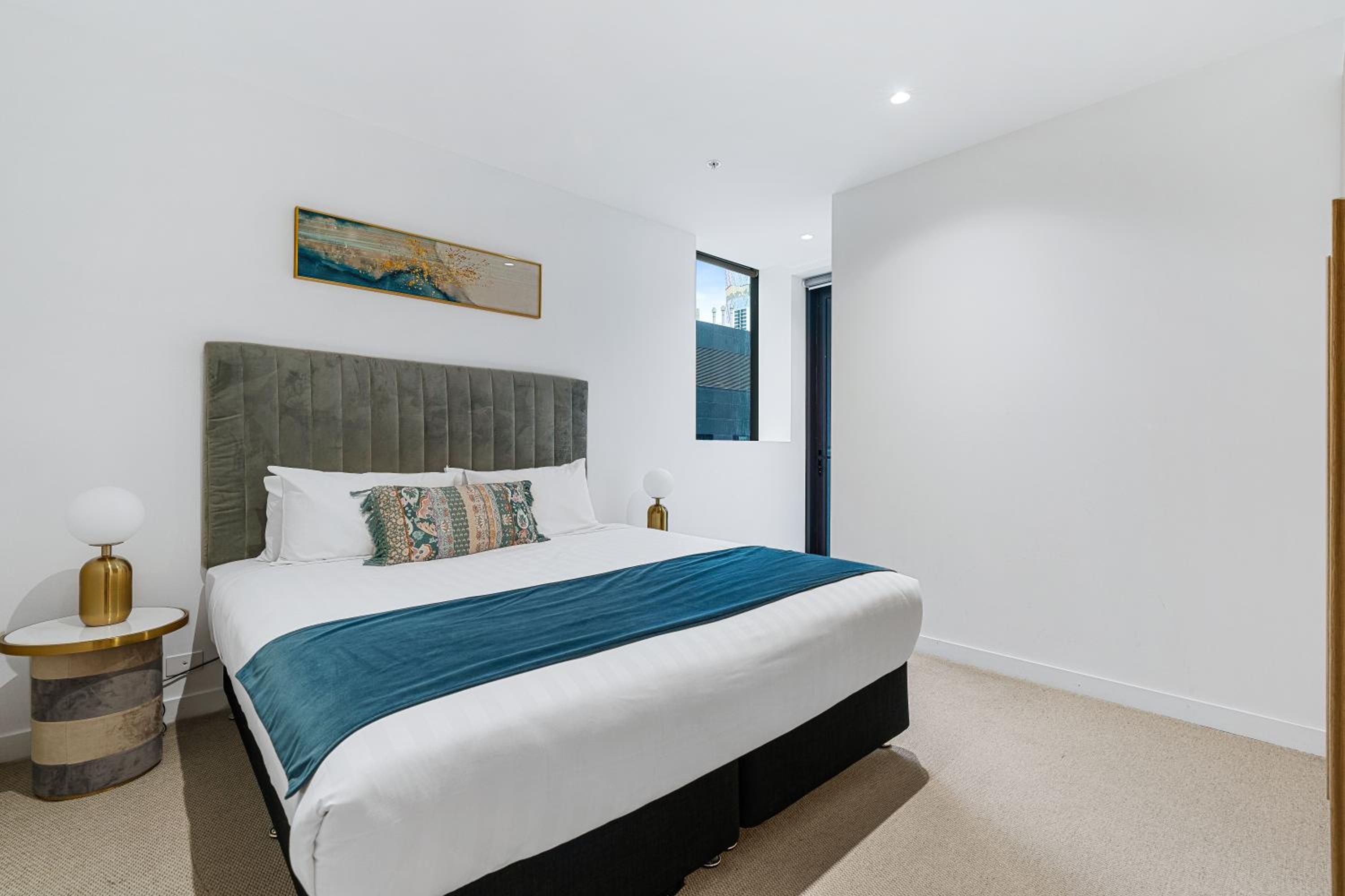 Three Bedroom Three Bathroom City View Apartment