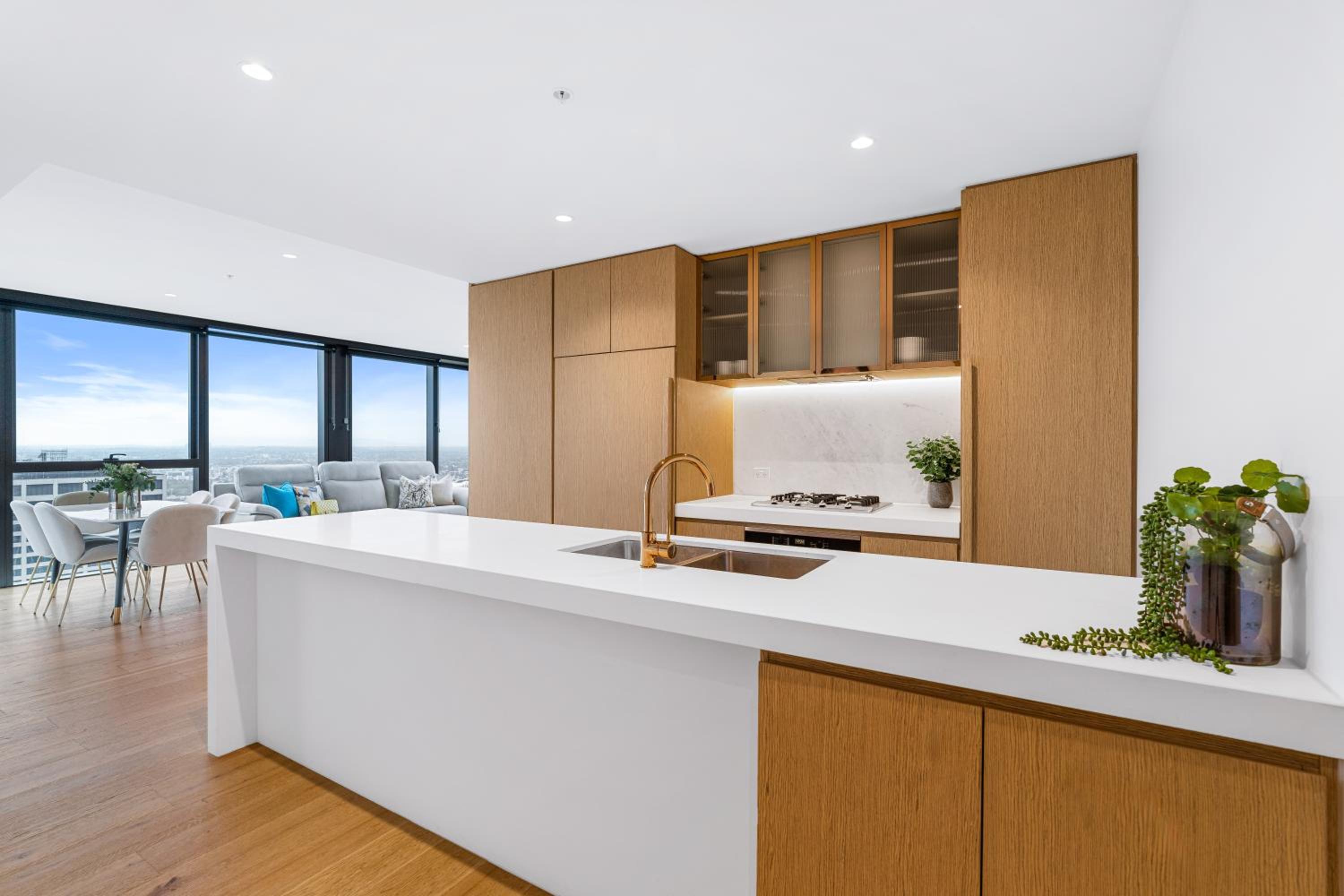Three Bedroom Three Bathroom City View Apartment thumbnail 6