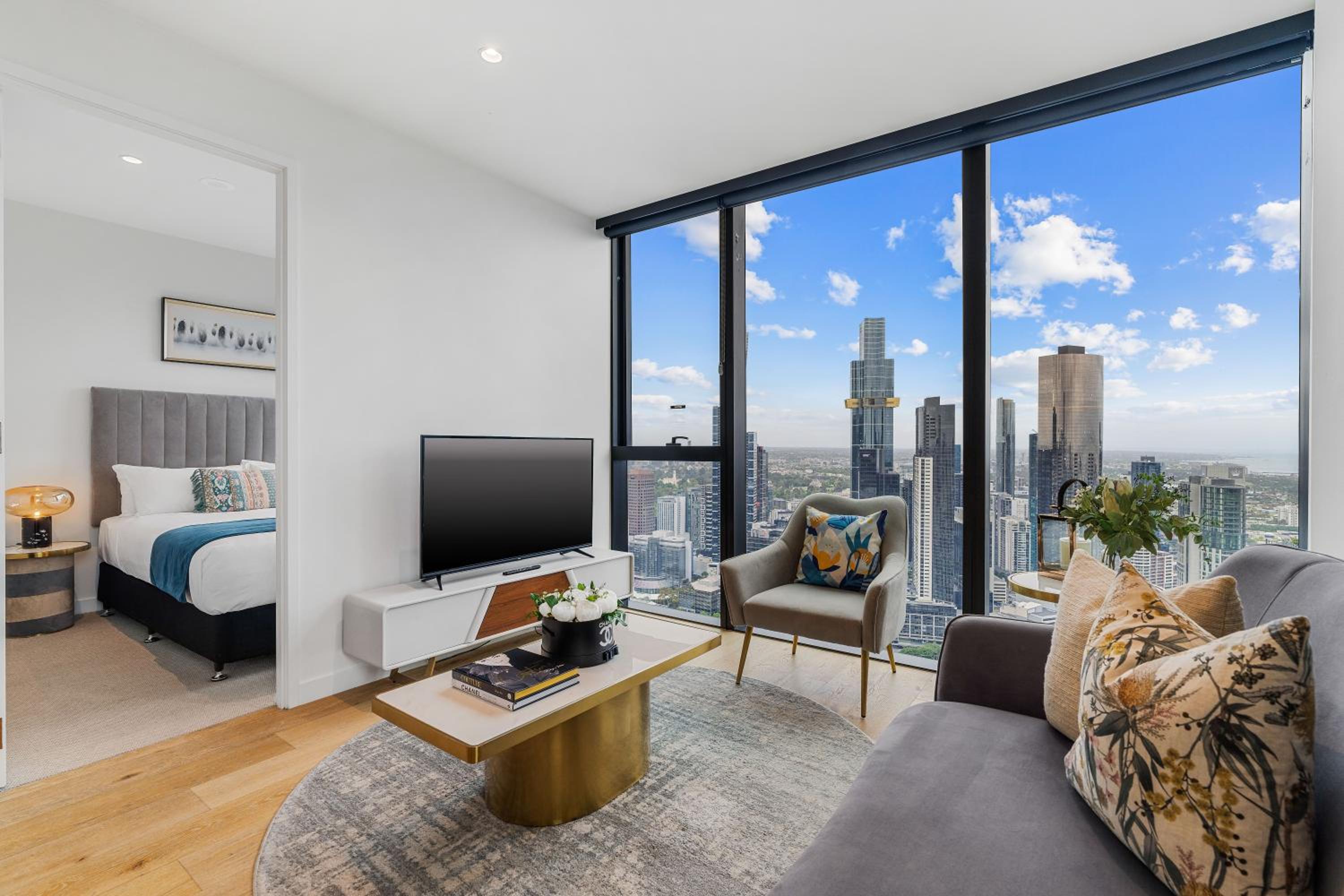Two Bedroom Two Bathroom City View Apartment thumbnail 5