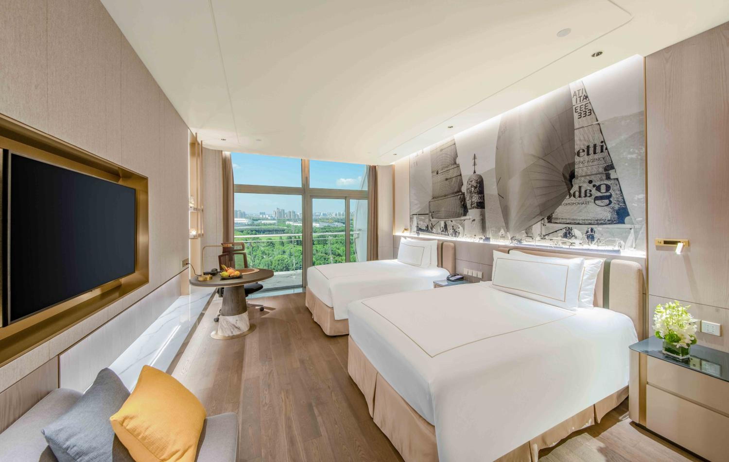 Premium Double Room with Two Double Beds - Lounge Access/High Floor thumbnail 6