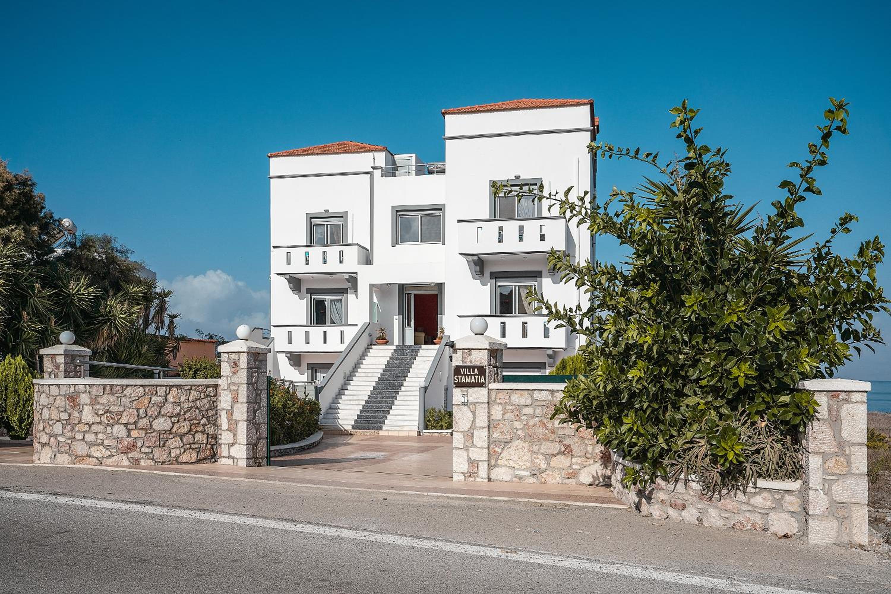 Three-Bedroom Premium Apartment with Balcony photo 2