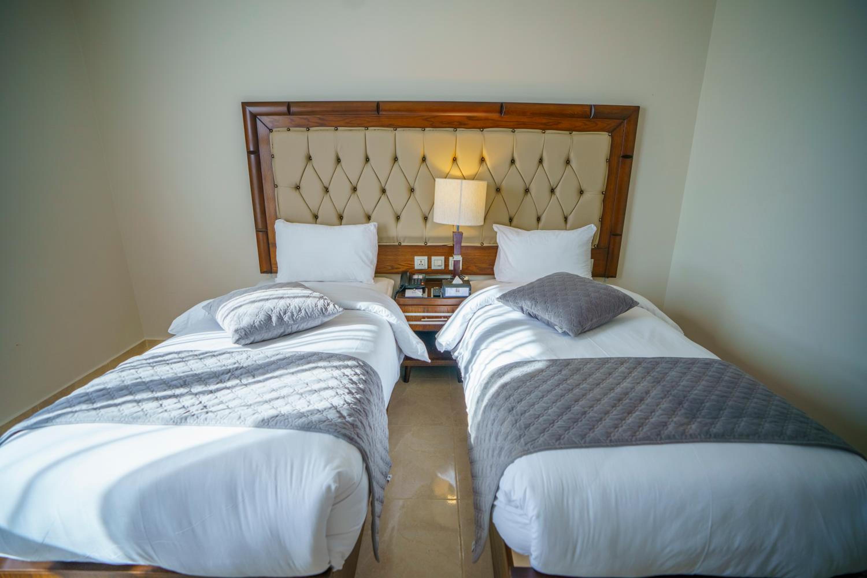 Standard Twin Room - Photo 5