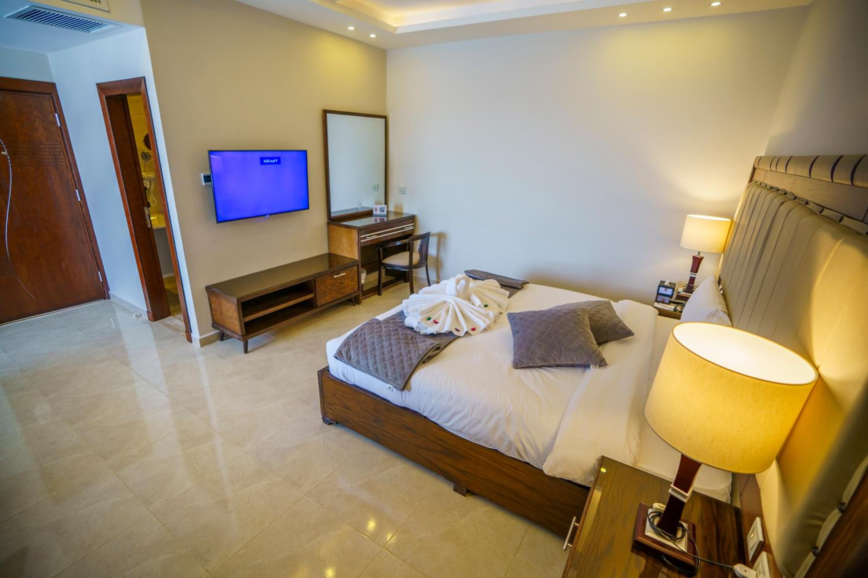 Family Room - Photo 4