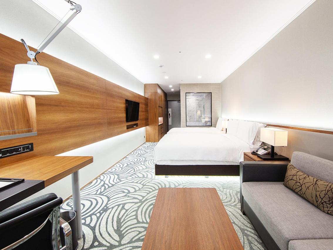 Deluxe Family Room - Photo 1