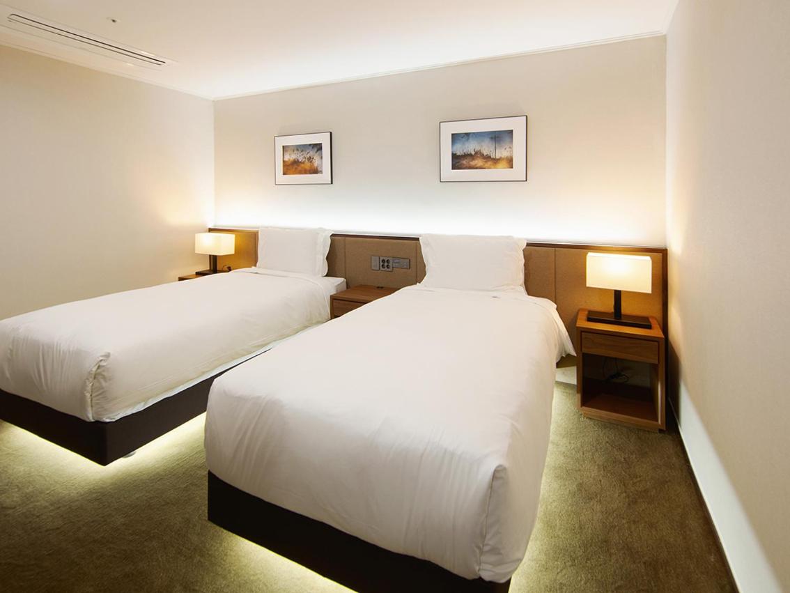 Suite - Photo 1