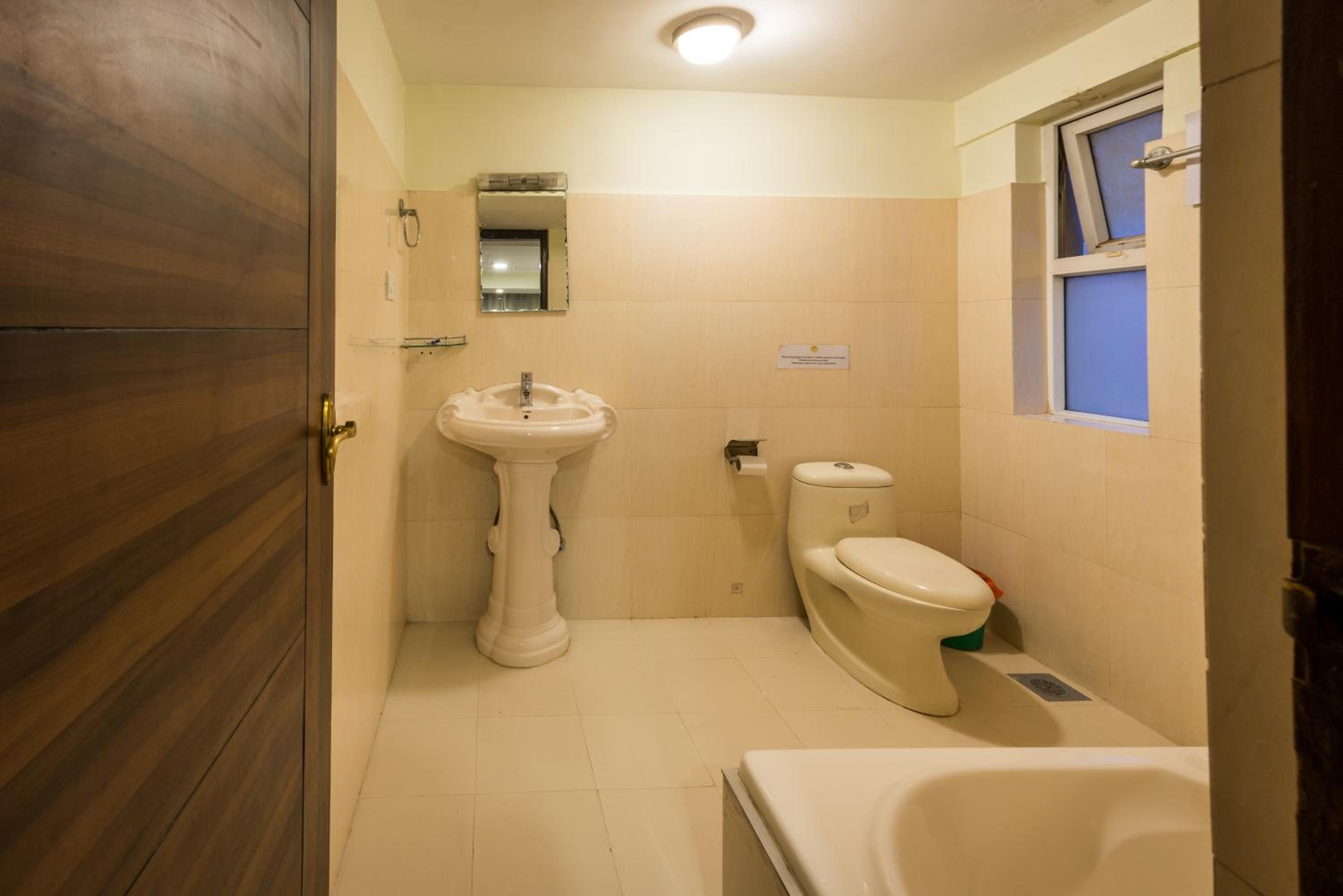 Super Deluxe Room with Balcony & Complimentary Airport Pickup for International Arrival photo 2