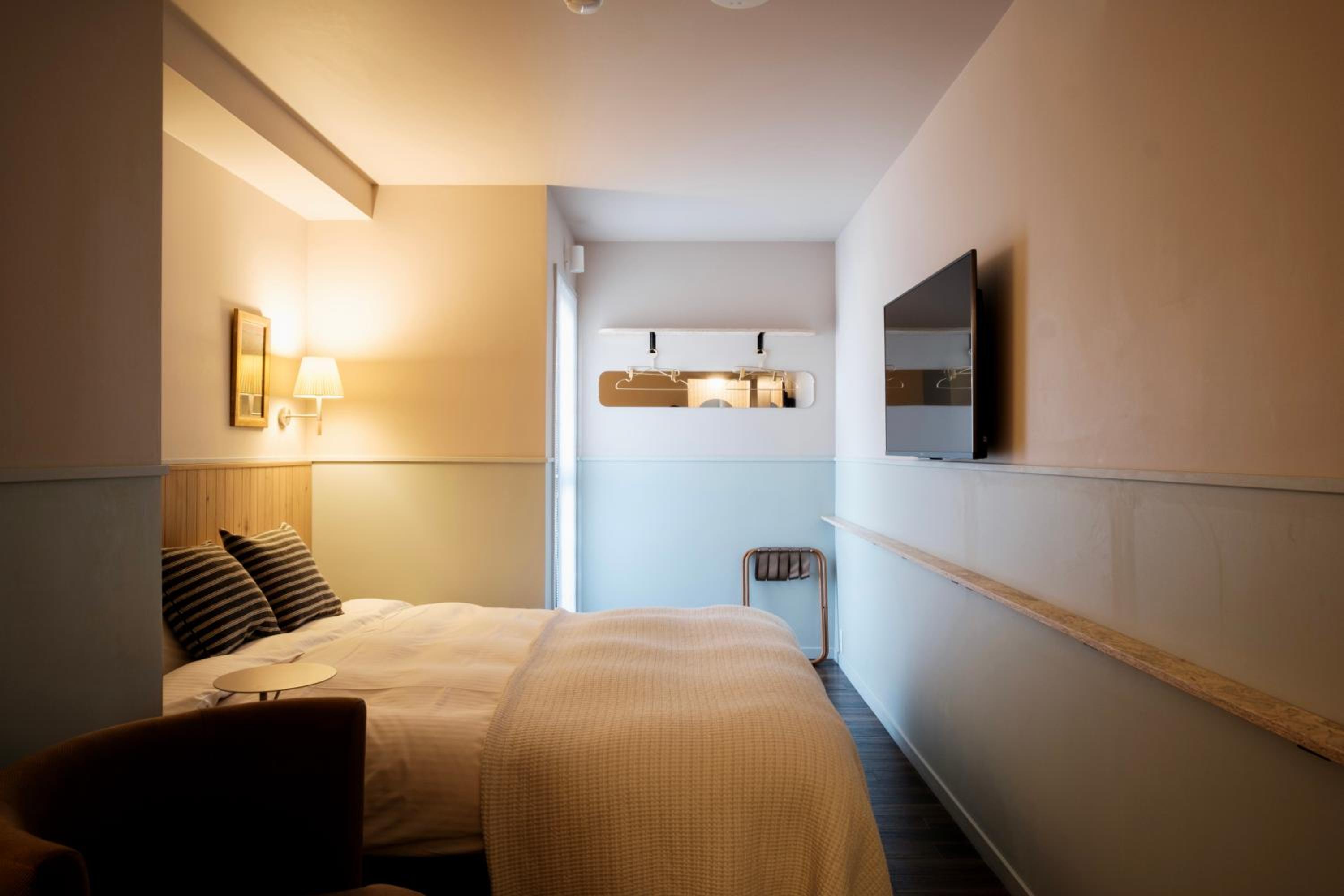 Deluxe Double Room - Photo 8