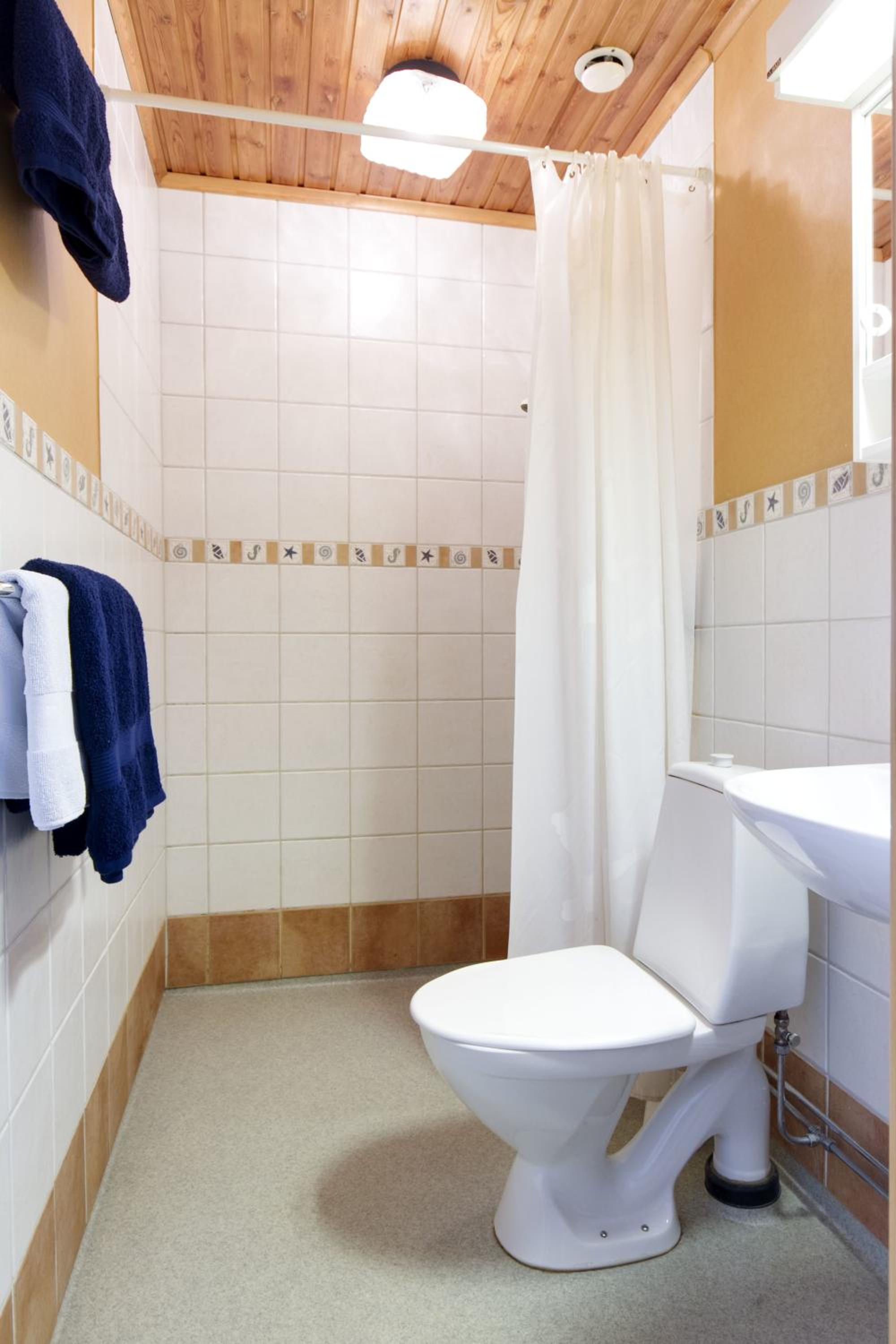Twin Room - Photo 11