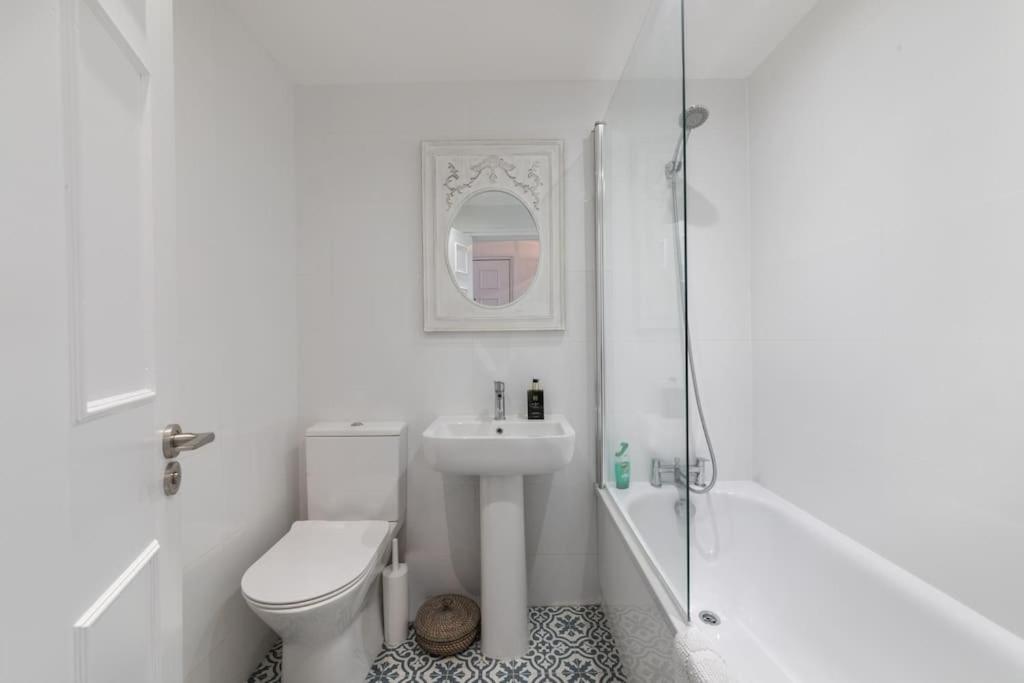 One-Bedroom Apartment photo 2