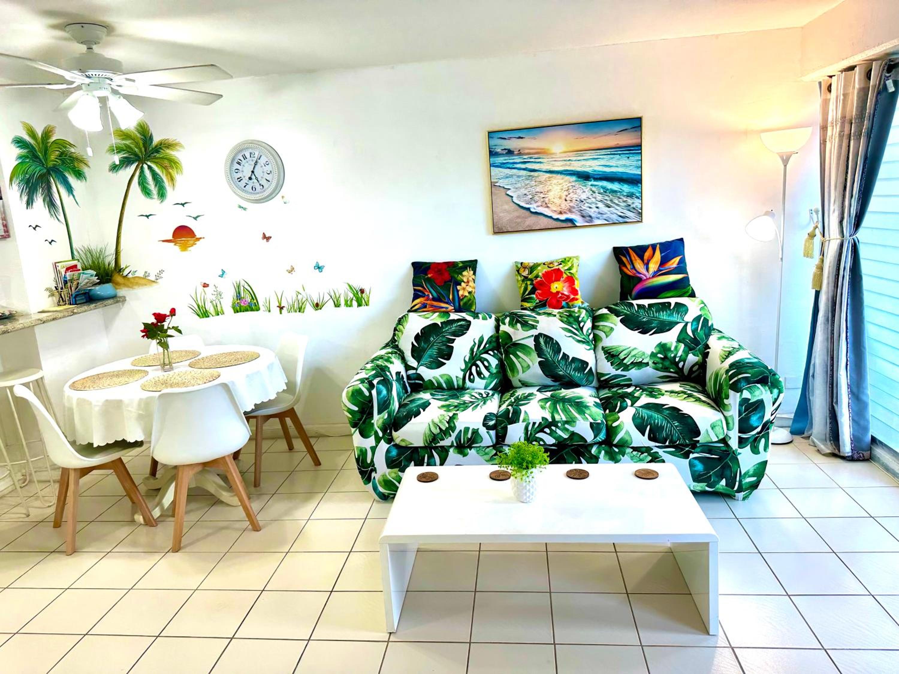 WAIKIKI 2 BEDROOMS, 1 BATH, FREE PARKING, SLEEP 6: Apartment with Pool View photo