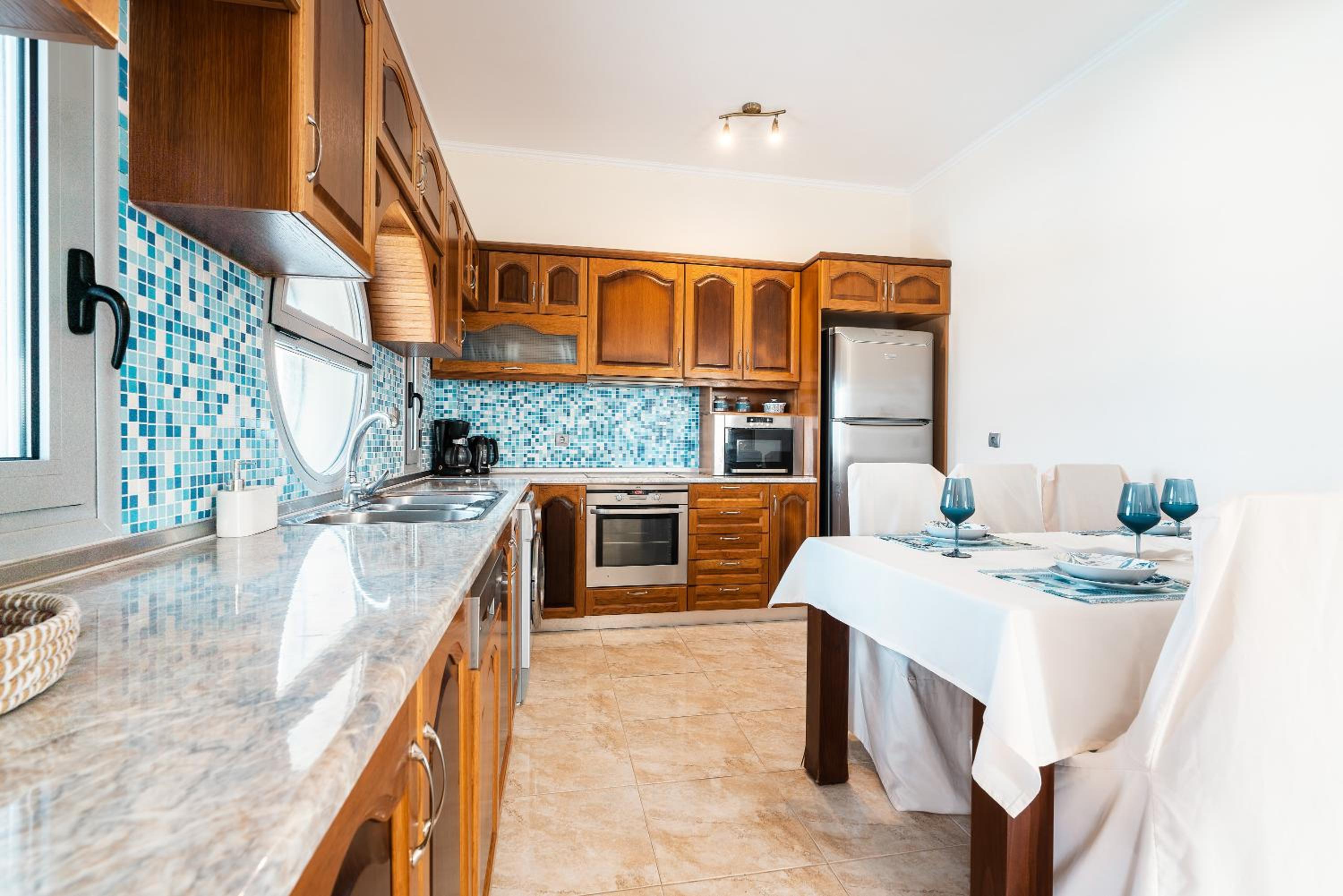 Three-Bedroom Premium Apartment with Balcony photo 3