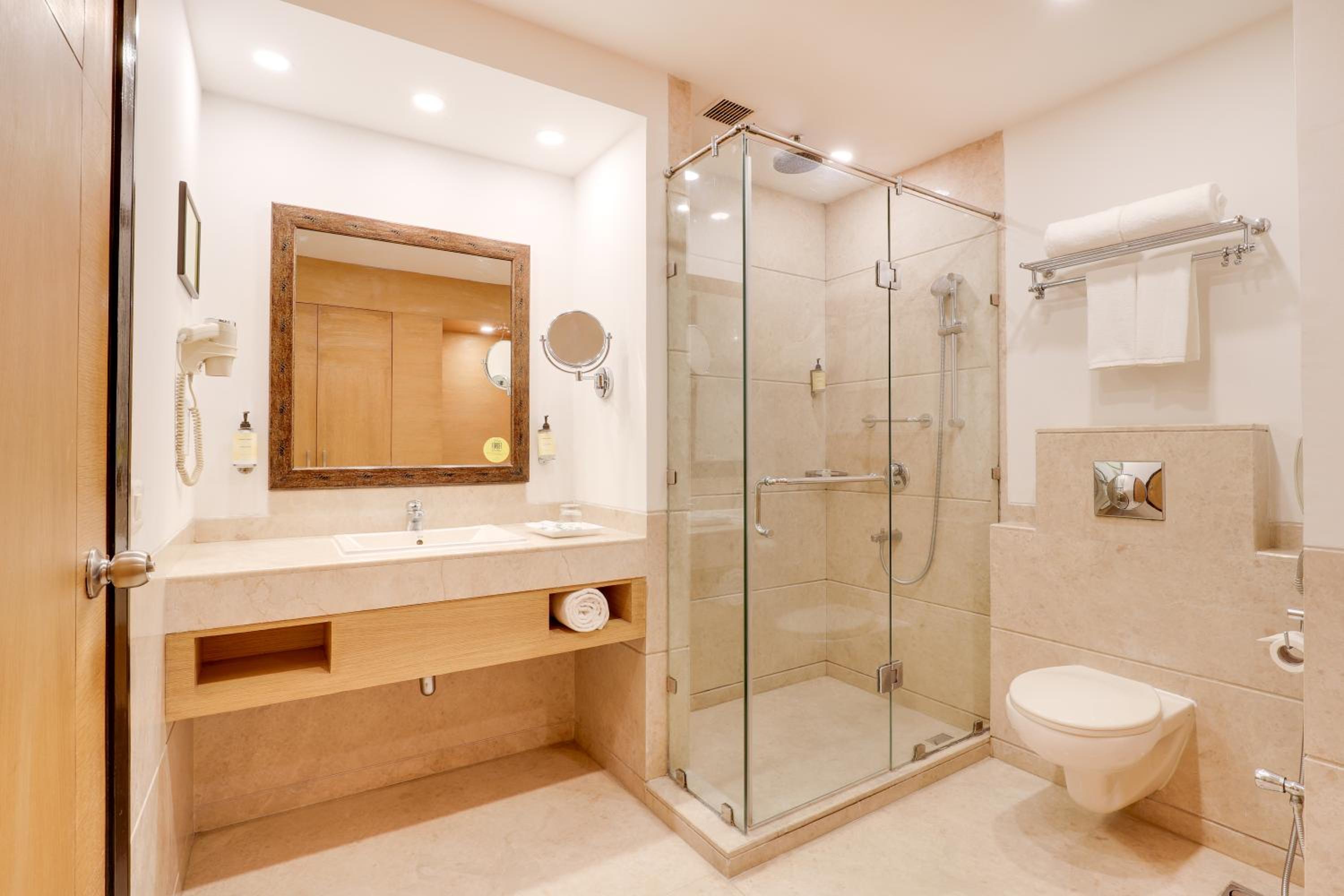 Executive Suite - Photo 3