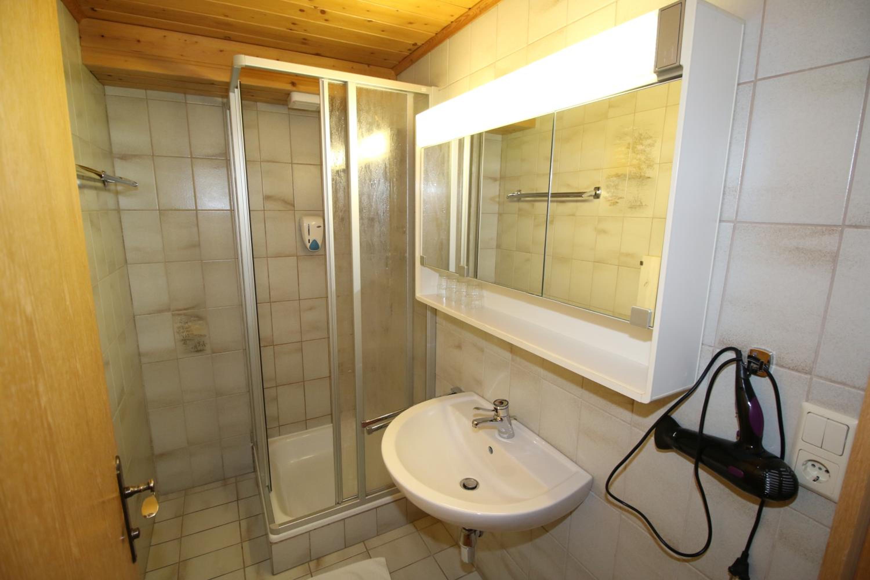 One-Bedroom Apartment - Photo 3