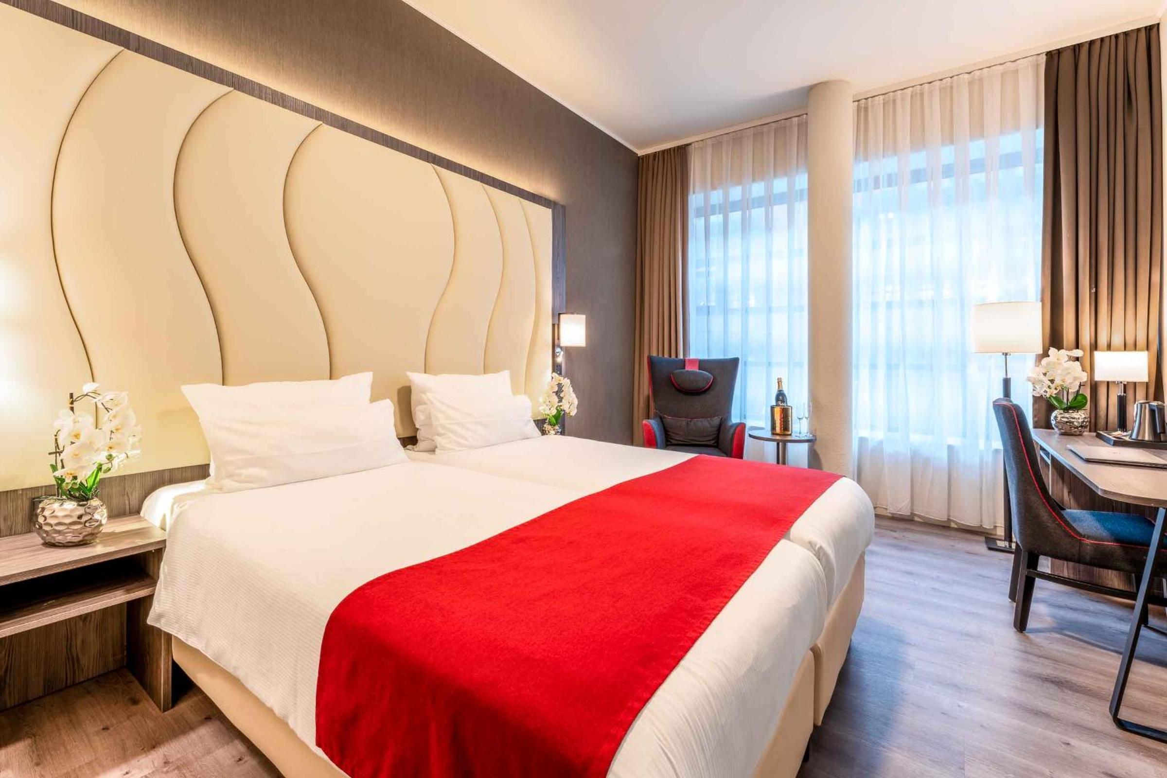 Comfort Double Room with 2 Single Beds - Photo 11