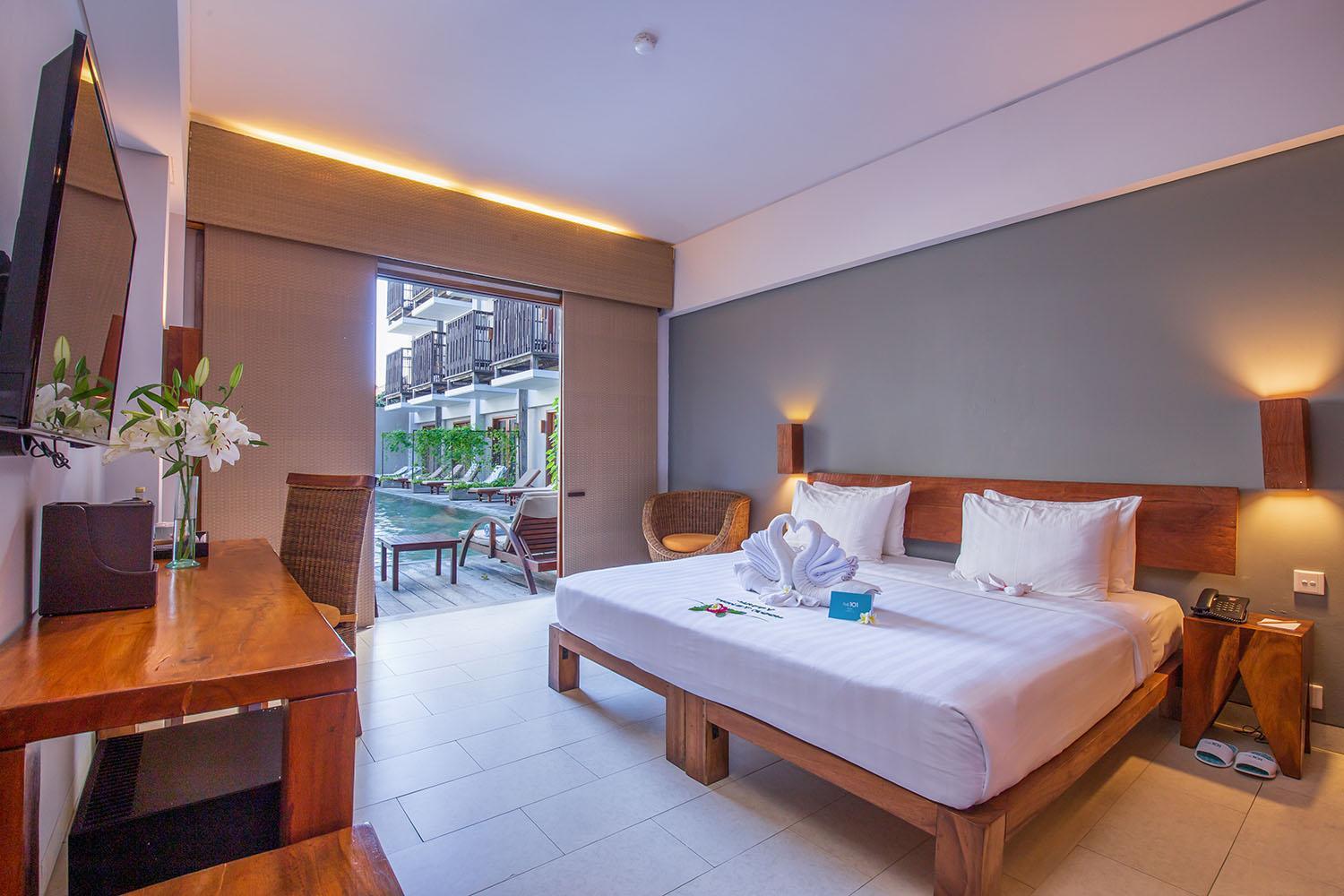 Deluxe Room with Lagoon Access