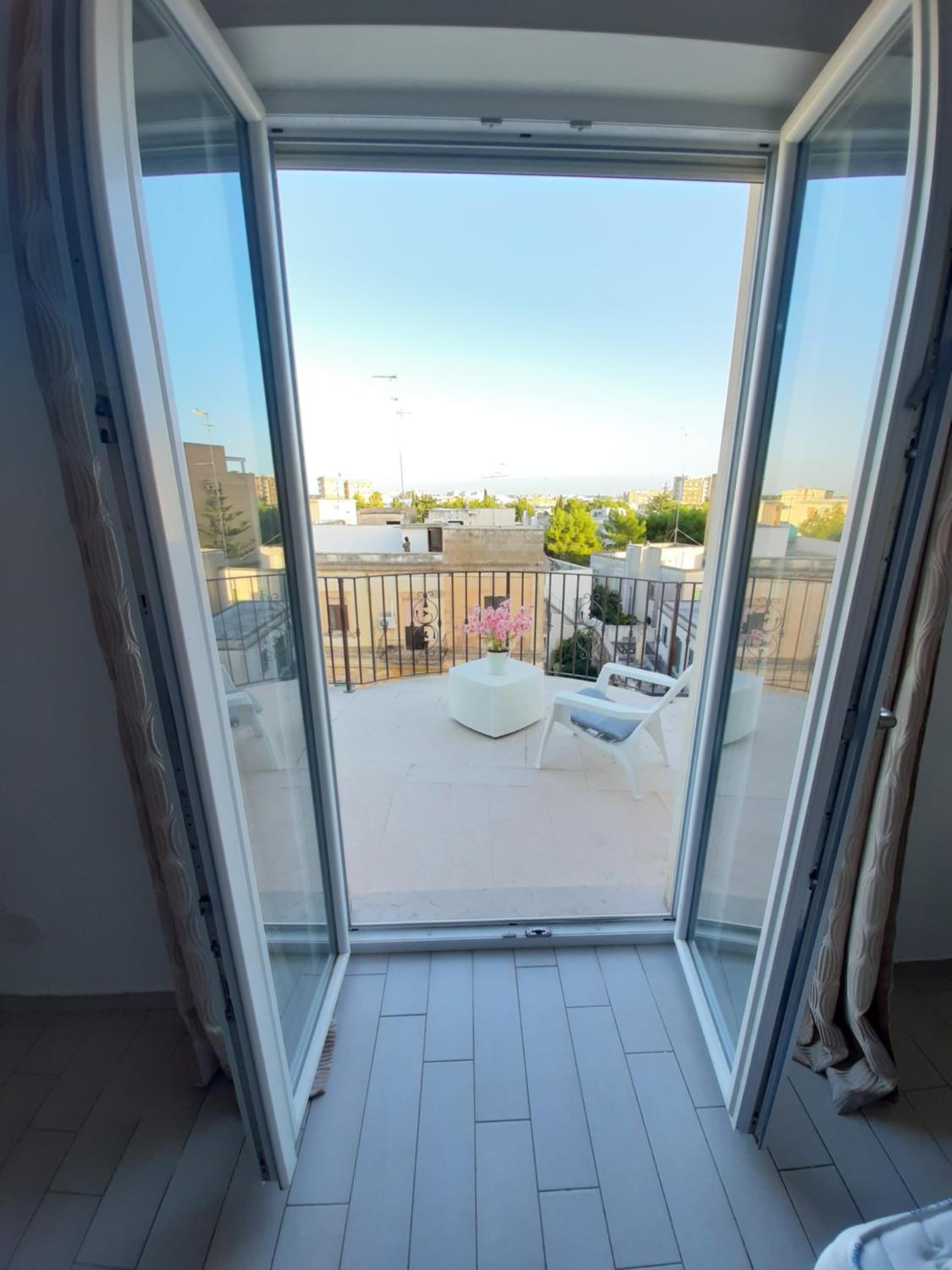 Large Double Room - Photo 8