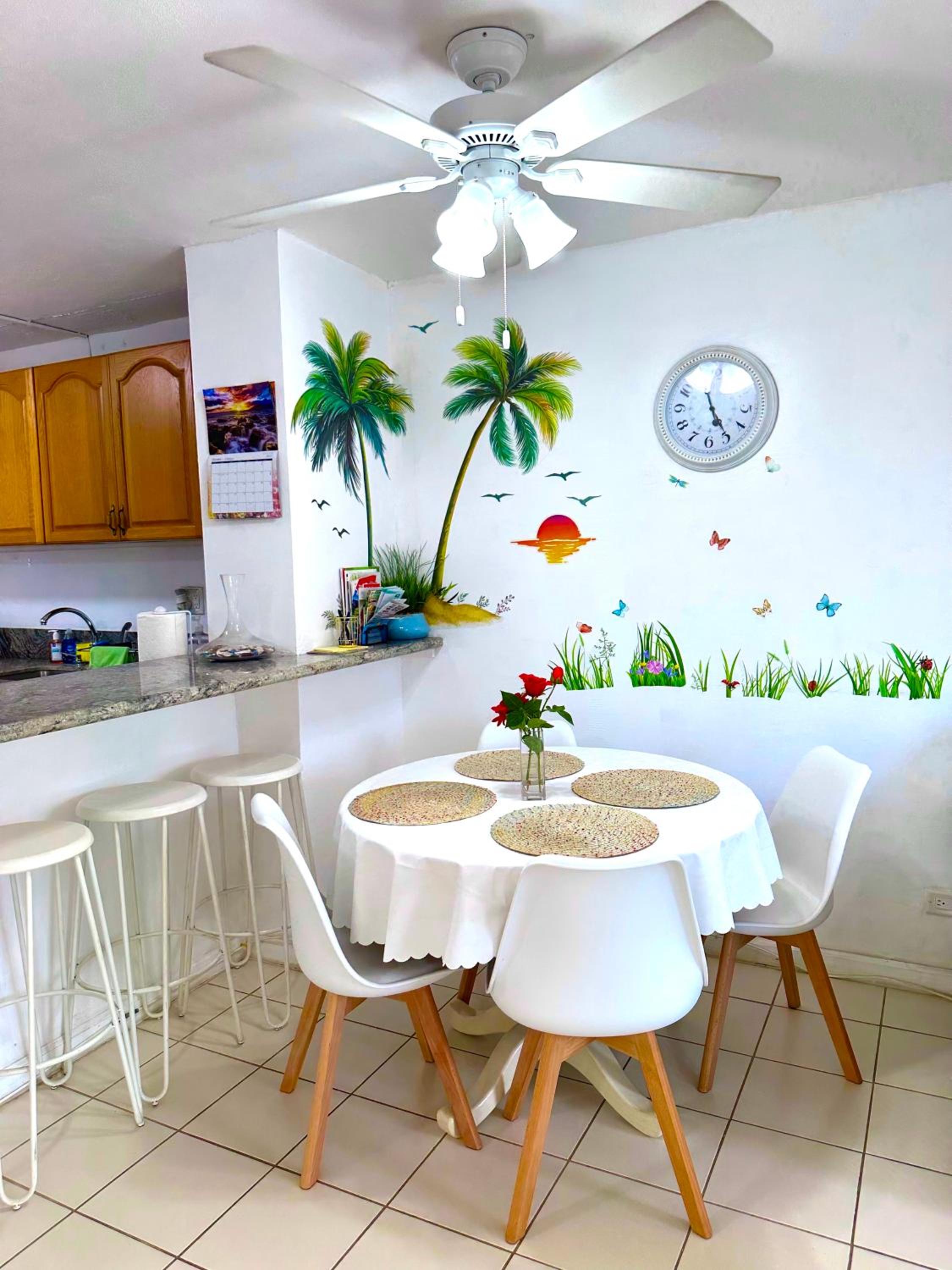 WAIKIKI 2 BEDROOMS, 1 BATH, FREE PARKING, SLEEP 6: Apartment with Pool View photo