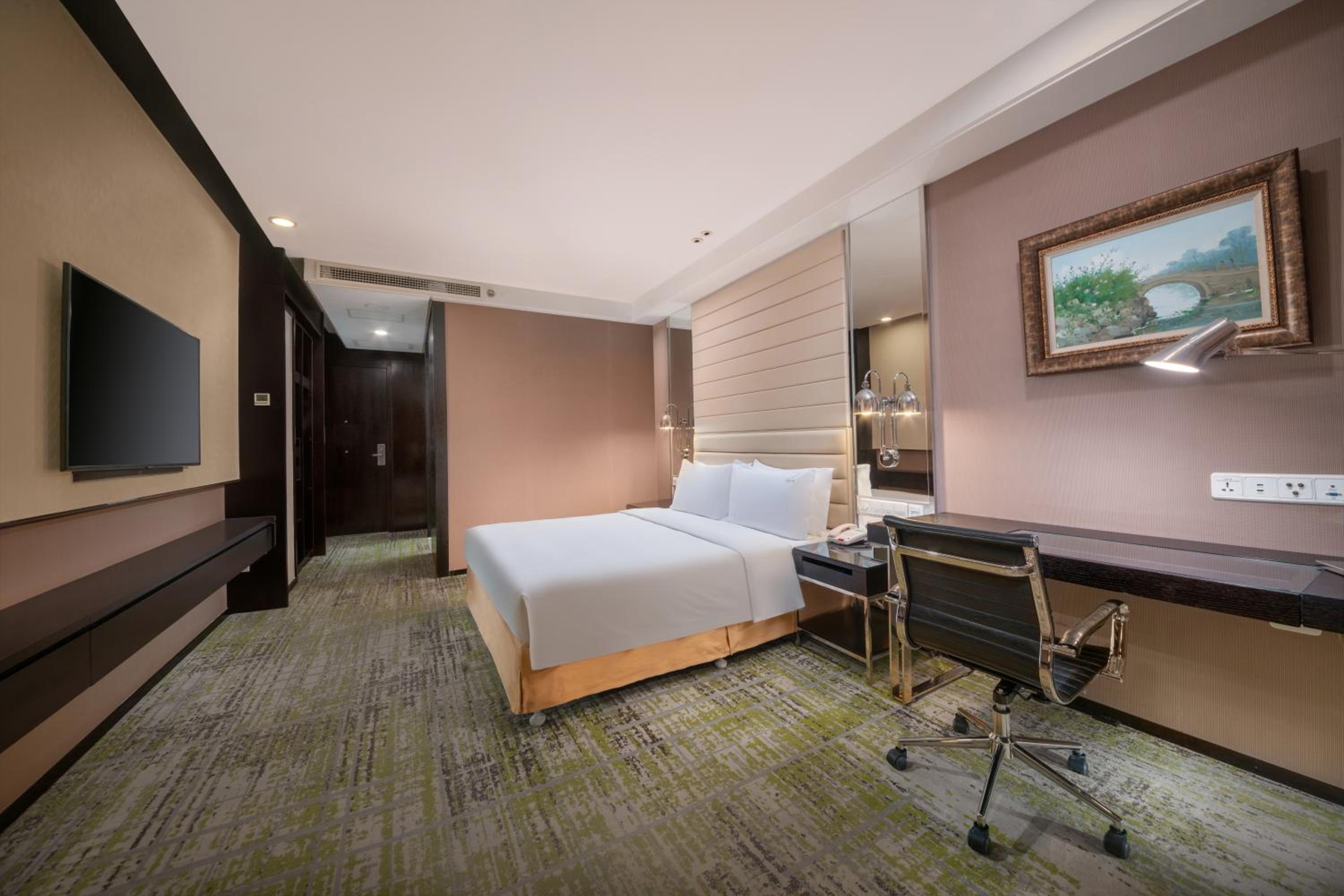 Standard King Room