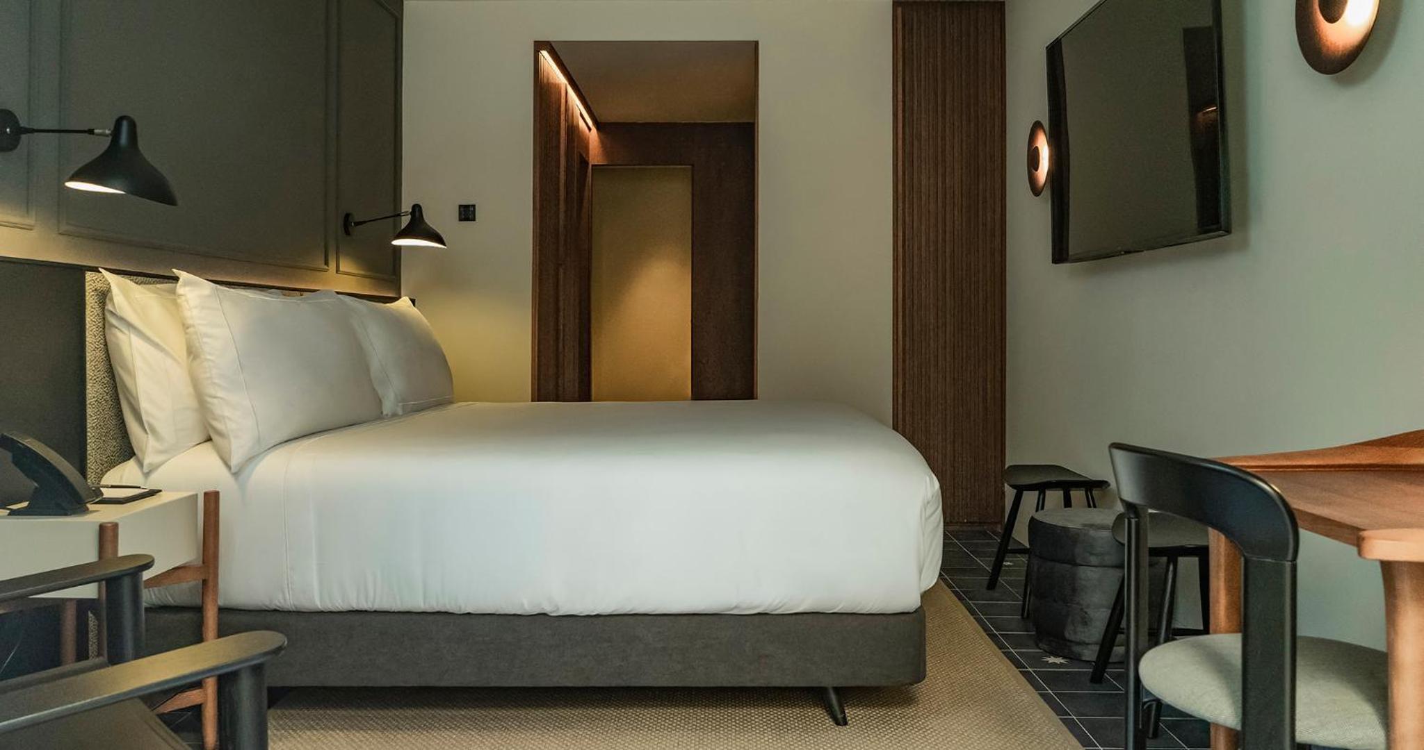 Deluxe Room - Photo 5