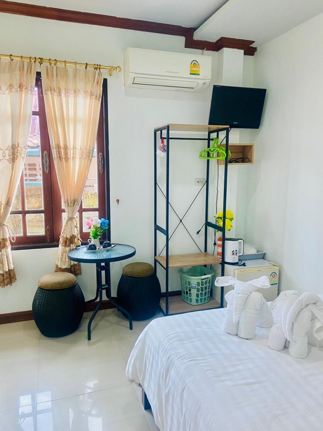 Budget Double Room with Air Con (No Hot Water) photo 2