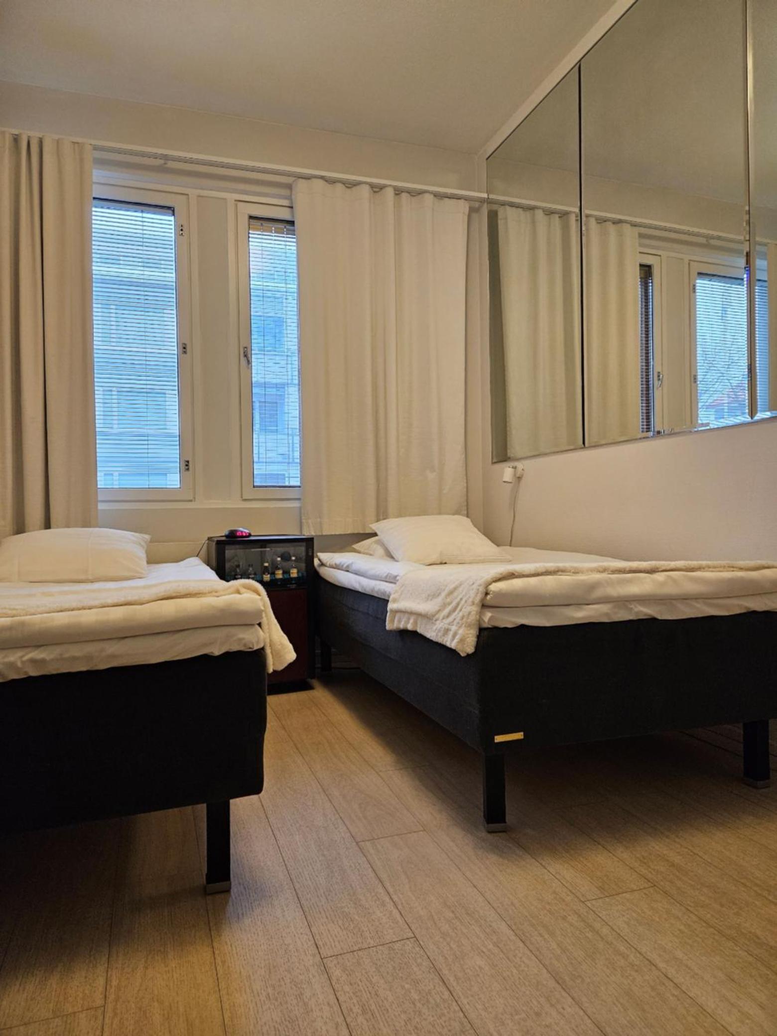 Economy Twin Room - Photo 26