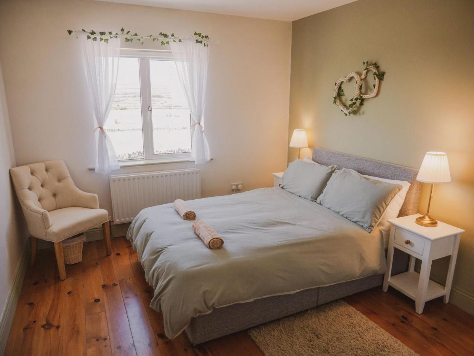 Six-Bedroom House photo 1